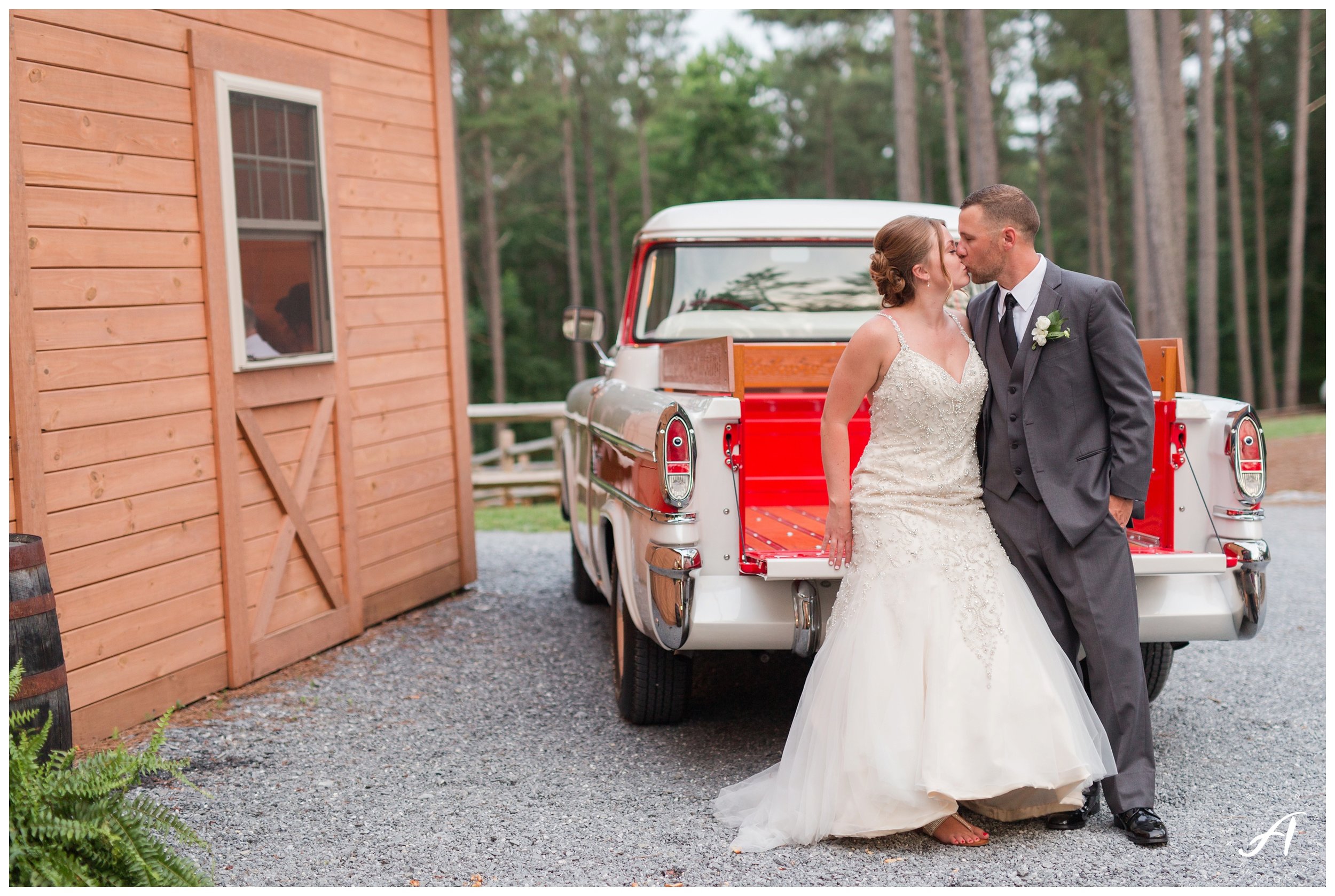 Mountain View Wedding at Sierra Vista in Central Virginia || Ashley Eiban Photography || www.ashleyeiban.com