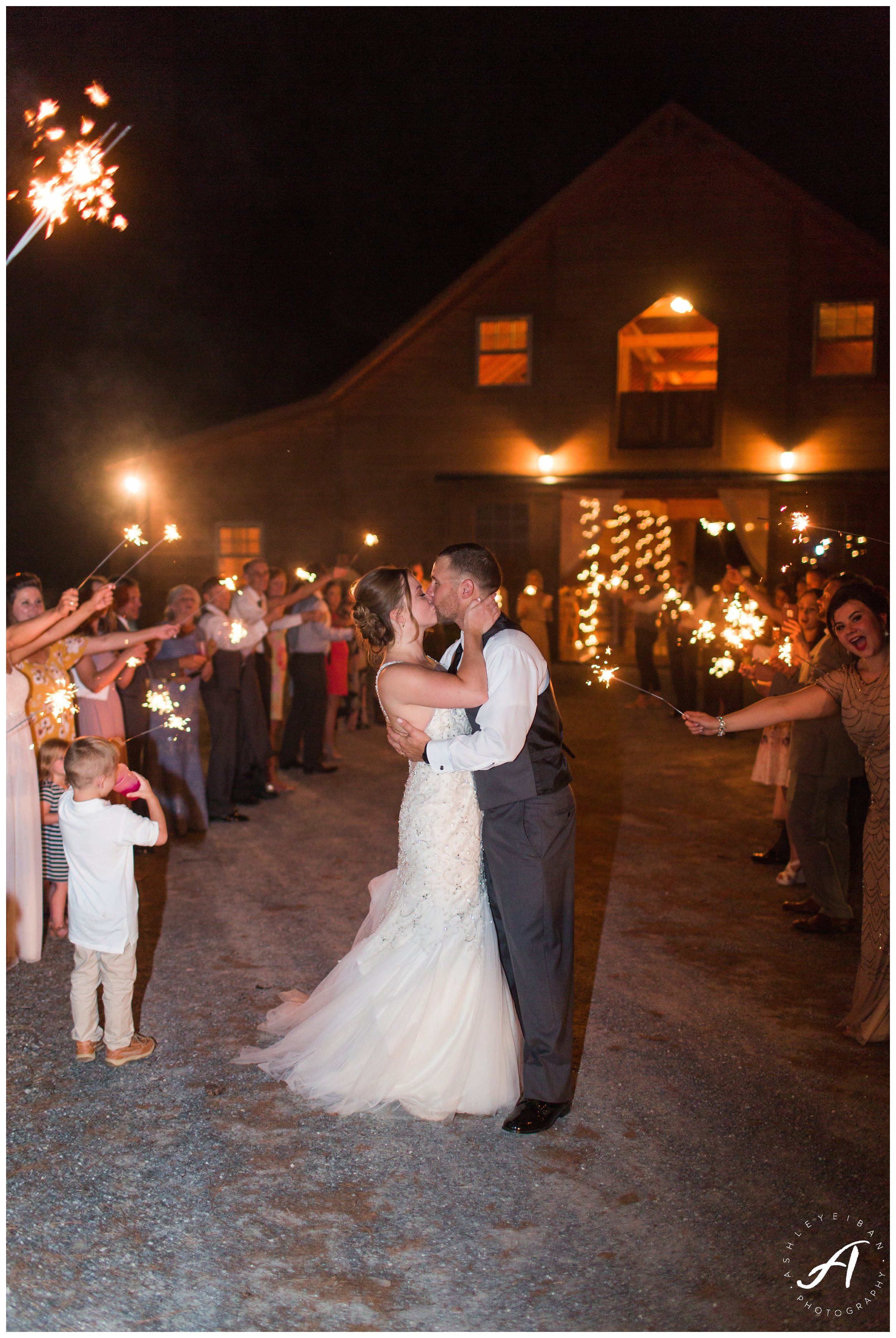 Mountain View Wedding at Sierra Vista in Central Virginia || Ashley Eiban Photography || www.ashleyeiban.com