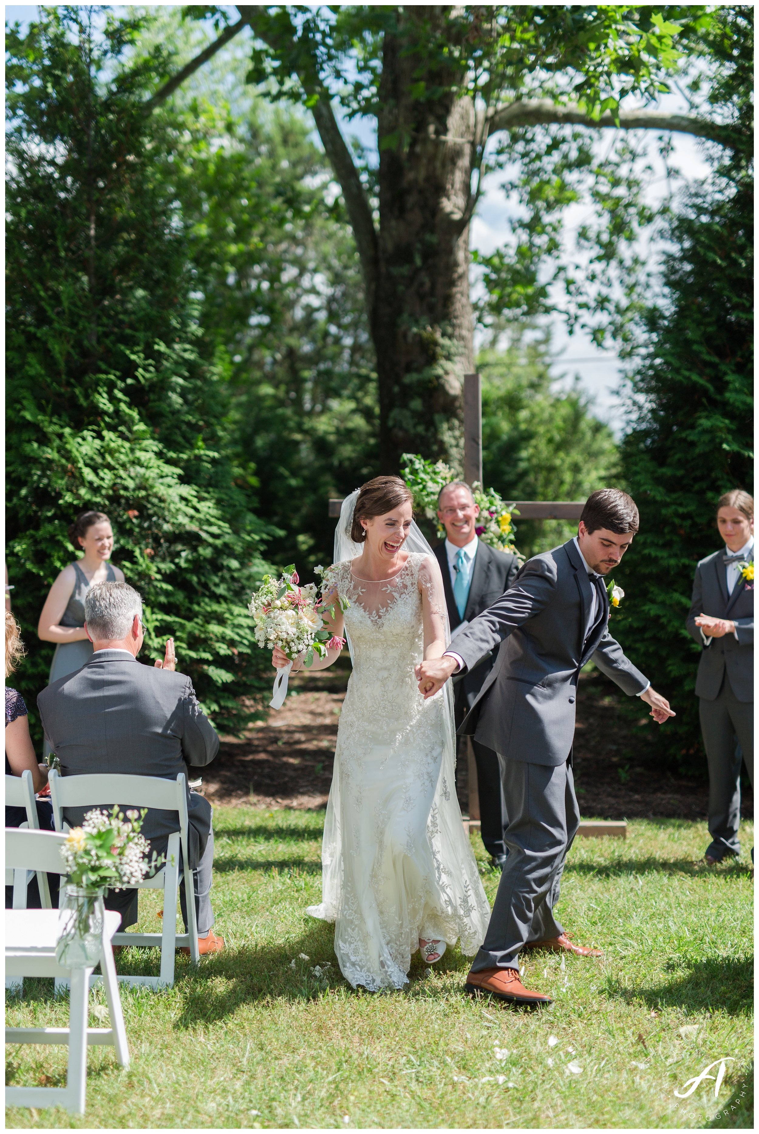 Charlottesville and Lynchburg Wedding Photographer || The Trivium Estate Wedding || www.ashleyeiban.com