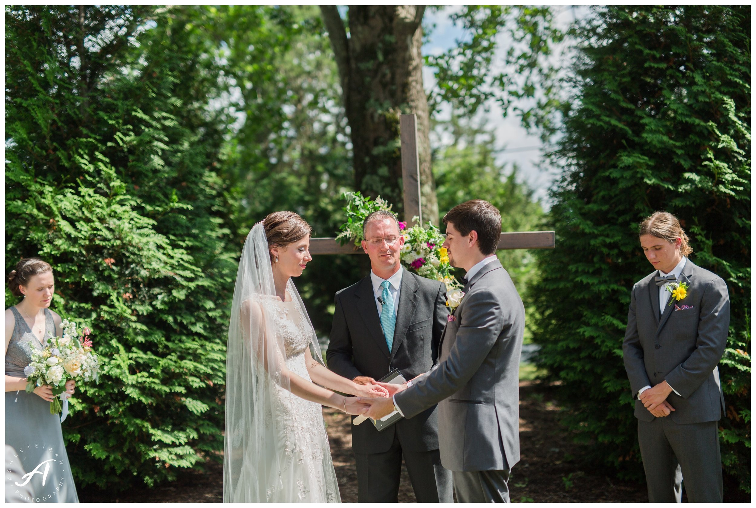 Charlottesville and Lynchburg Wedding Photographer || The Trivium Estate Wedding || www.ashleyeiban.com