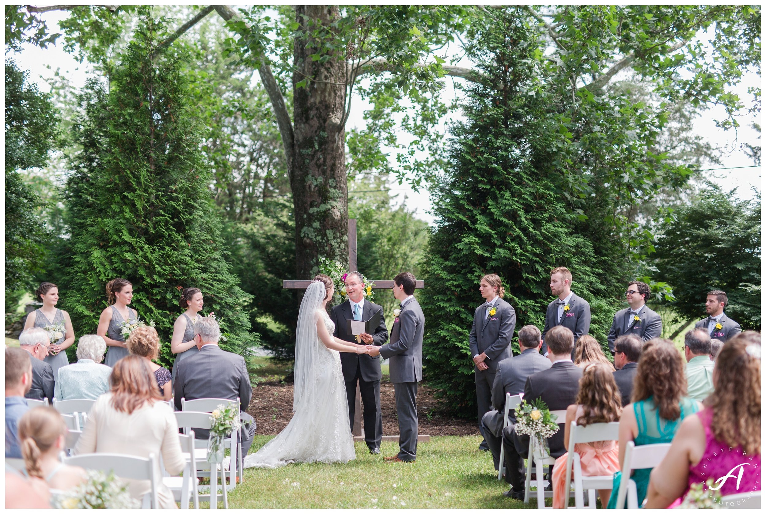 Charlottesville and Lynchburg Wedding Photographer || The Trivium Estate Wedding || www.ashleyeiban.com