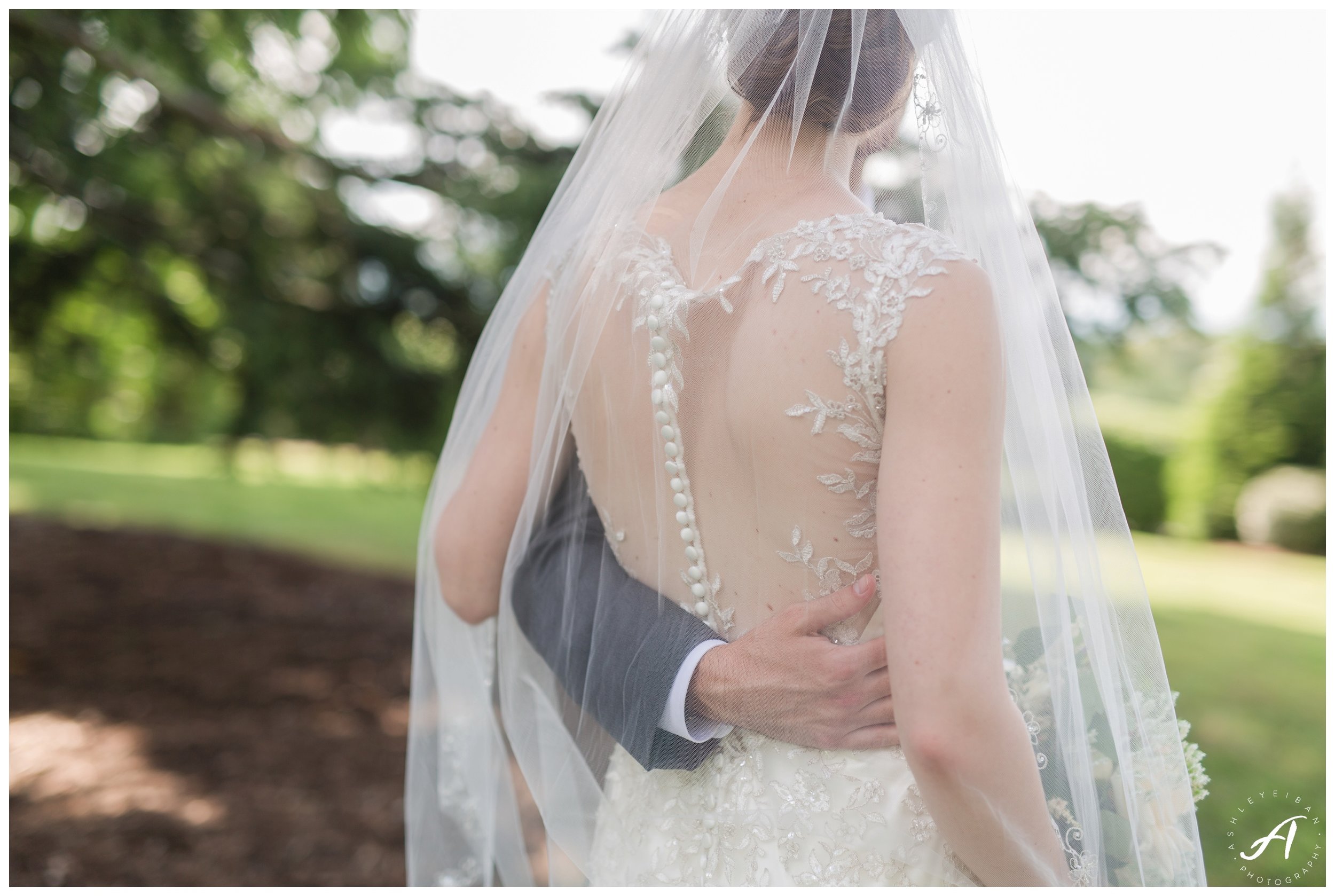 Charlottesville and Lynchburg Wedding Photographer || The Trivium Estate Wedding || www.ashleyeiban.com