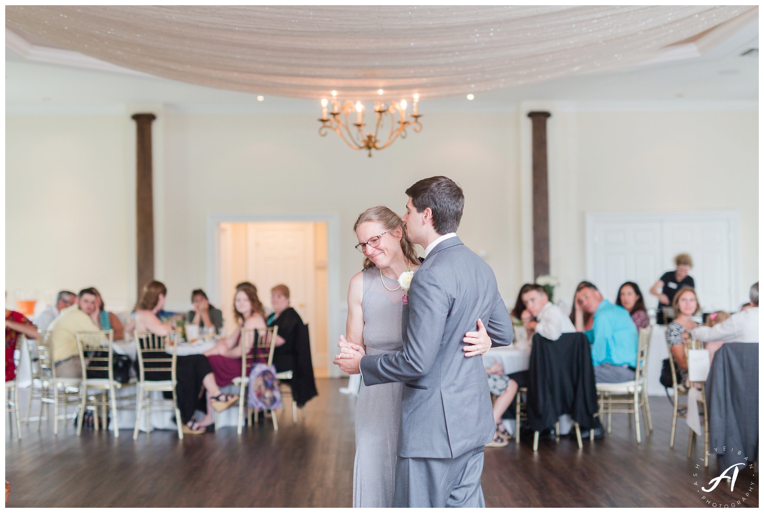 Charlottesville and Lynchburg Wedding Photographer || The Trivium Estate Wedding || www.ashleyeiban.com