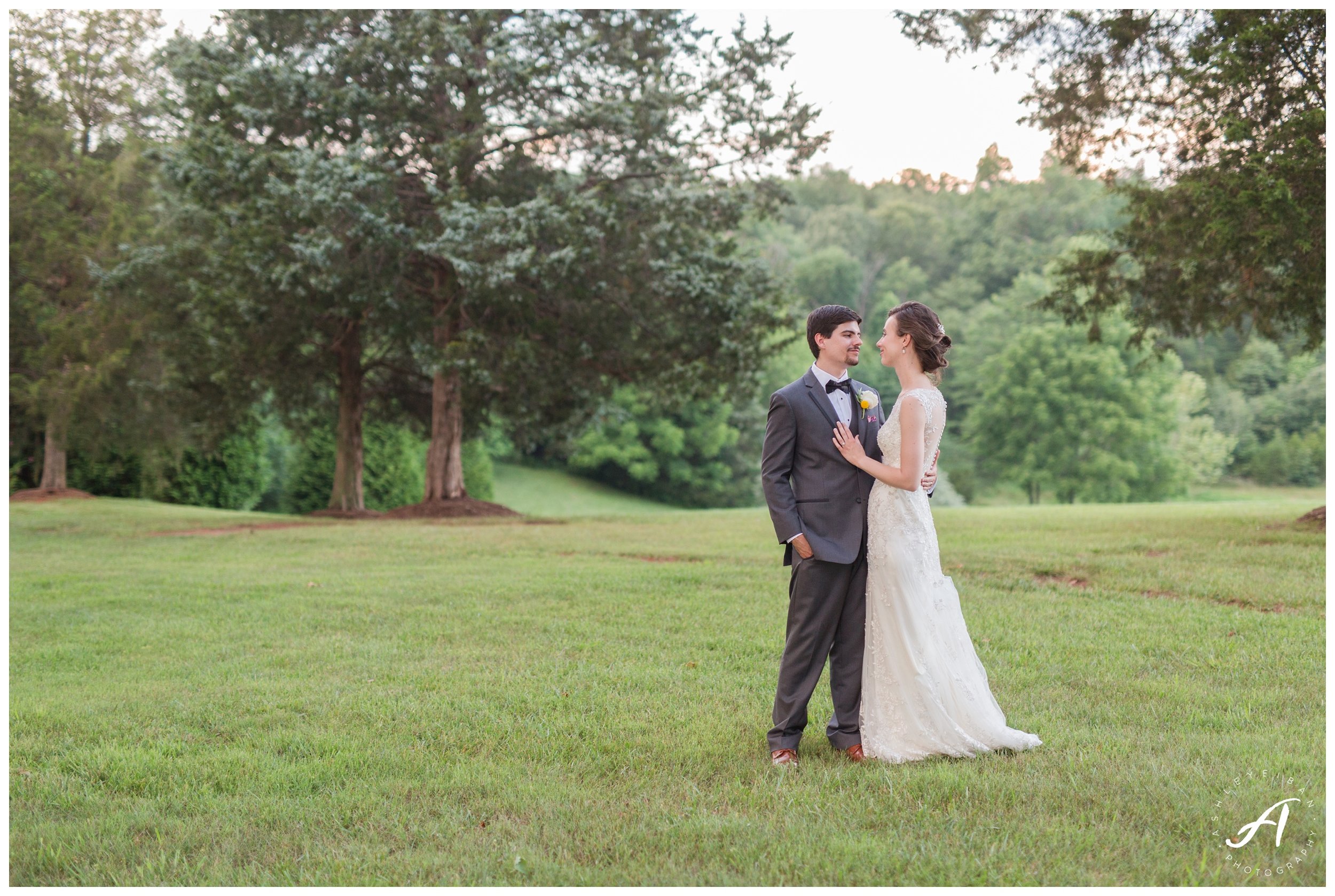 Charlottesville and Lynchburg Wedding Photographer || The Trivium Estate Wedding || www.ashleyeiban.com