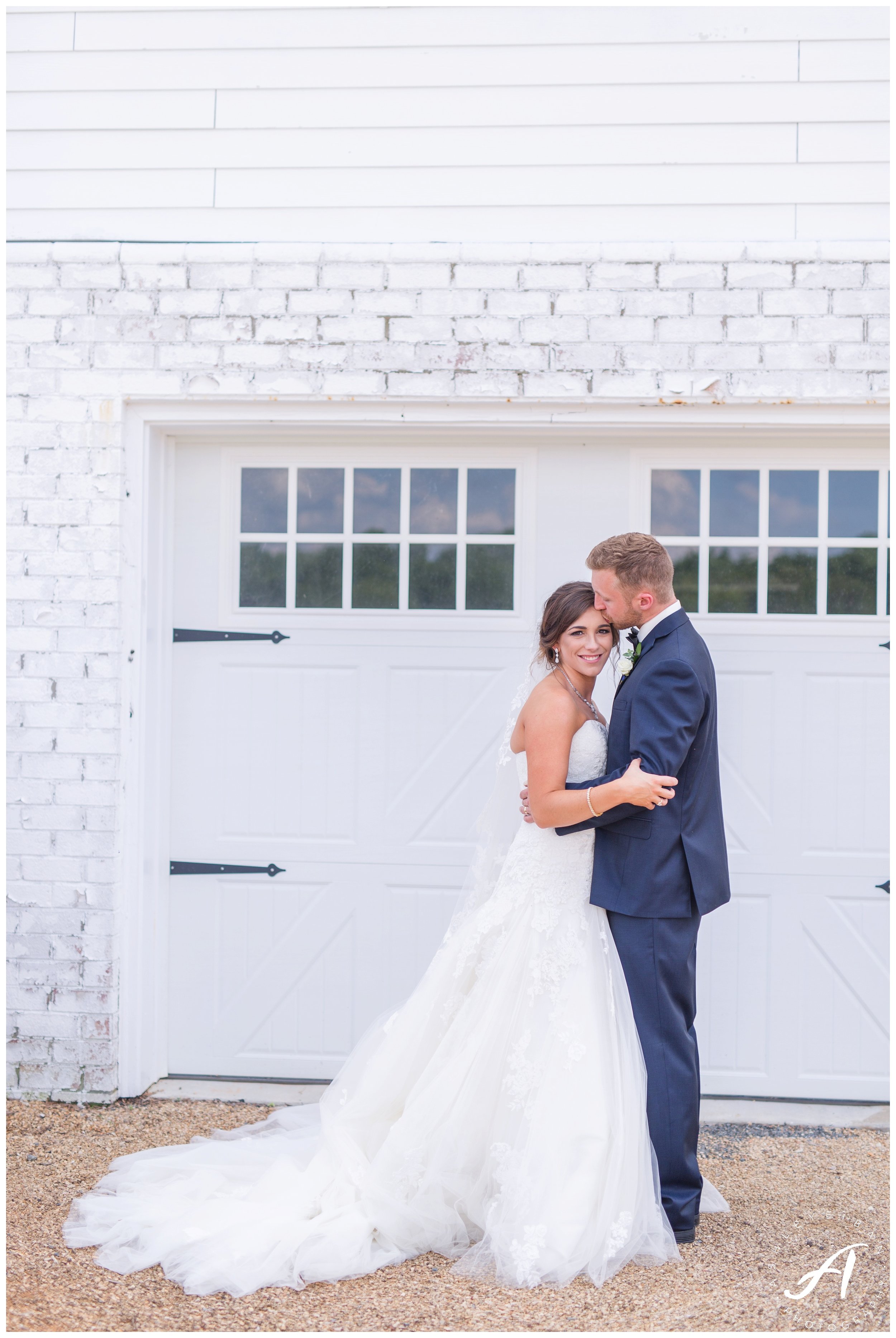 Charlottesville and Lynchburg Wedding Photography at The Trivium Estate || www.ashleyeiban.com