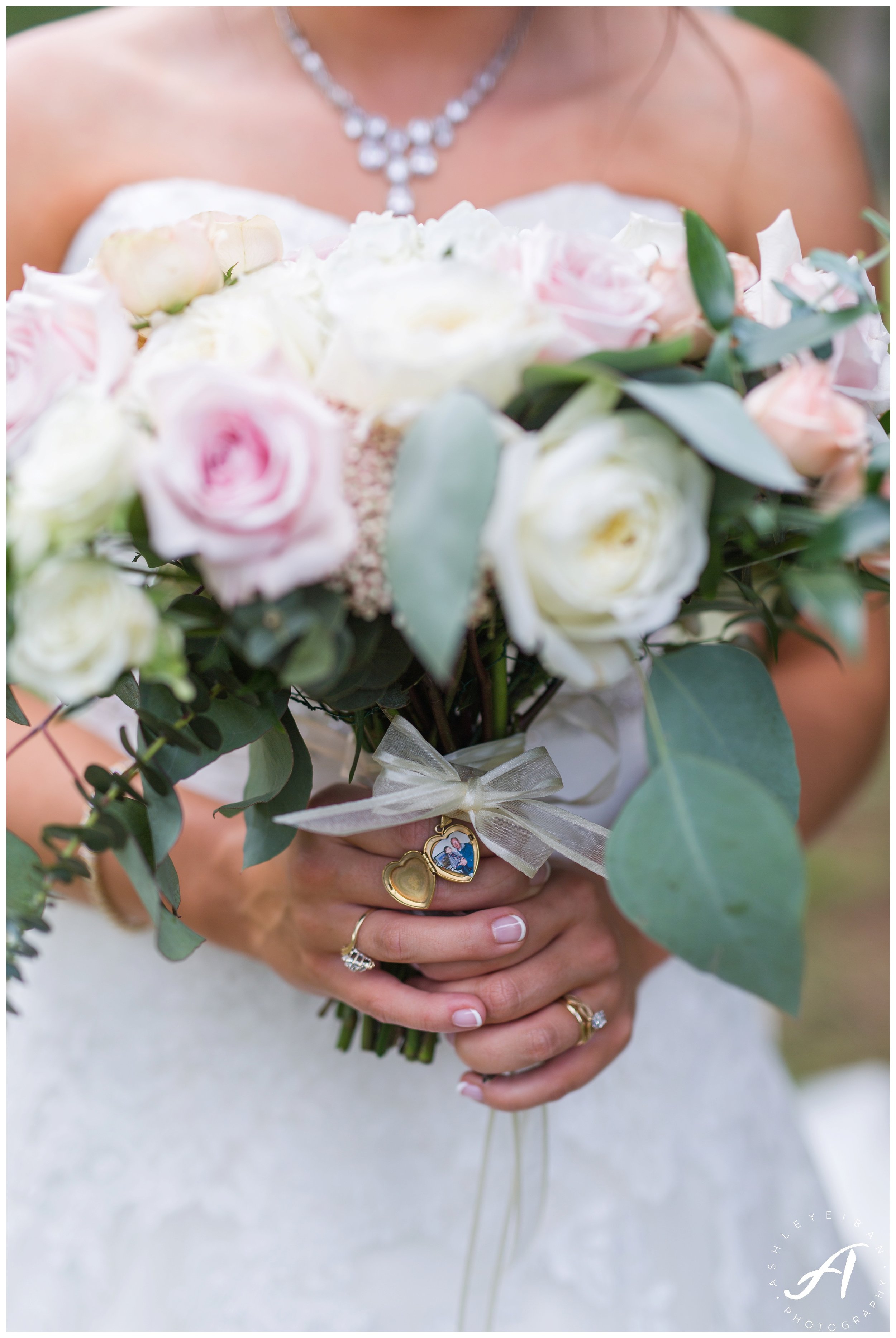 Charlottesville and Lynchburg Wedding Photography at The Trivium Estate || www.ashleyeiban.com