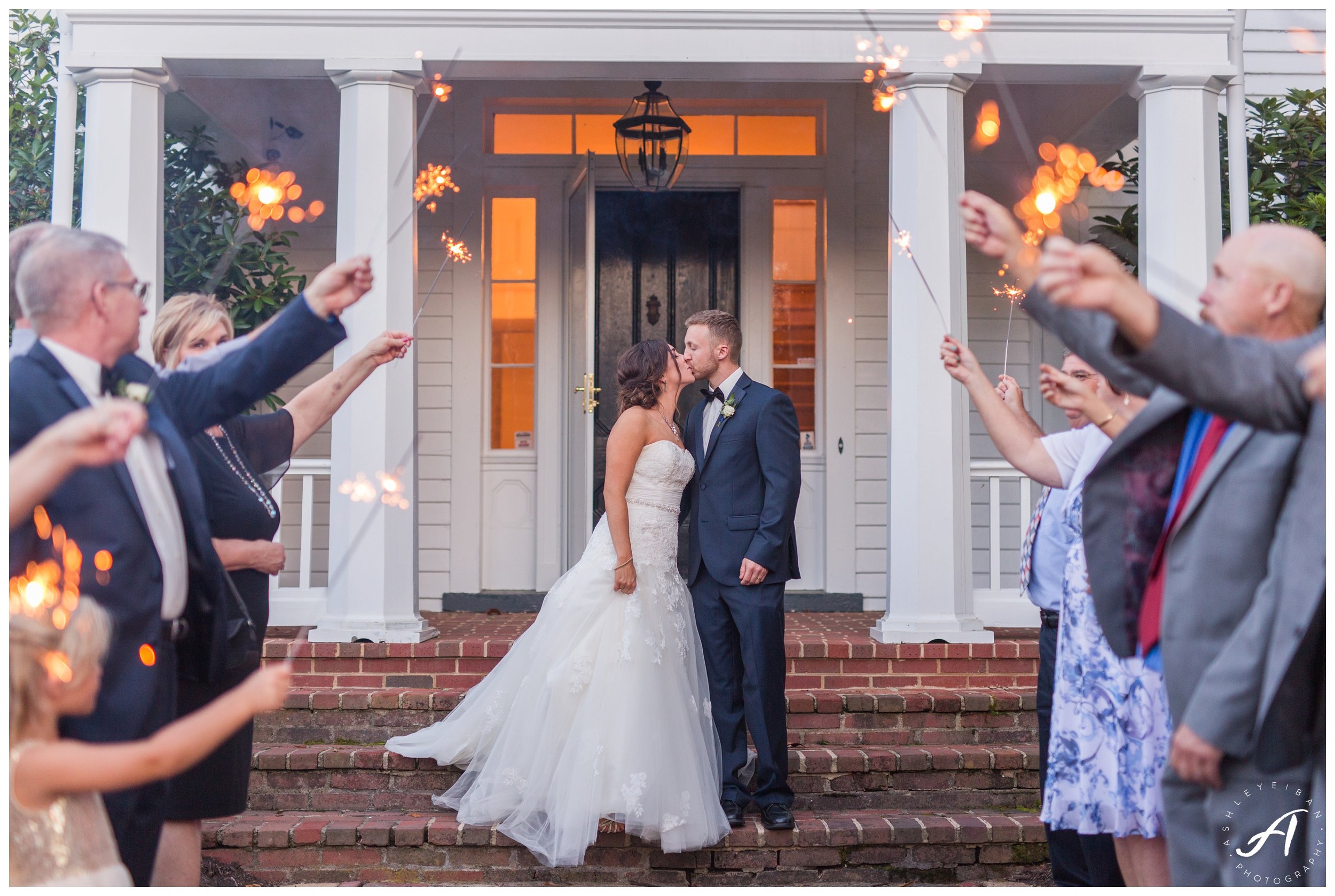 Charlottesville and Lynchburg Wedding Photography at The Trivium Estate || www.ashleyeiban.com