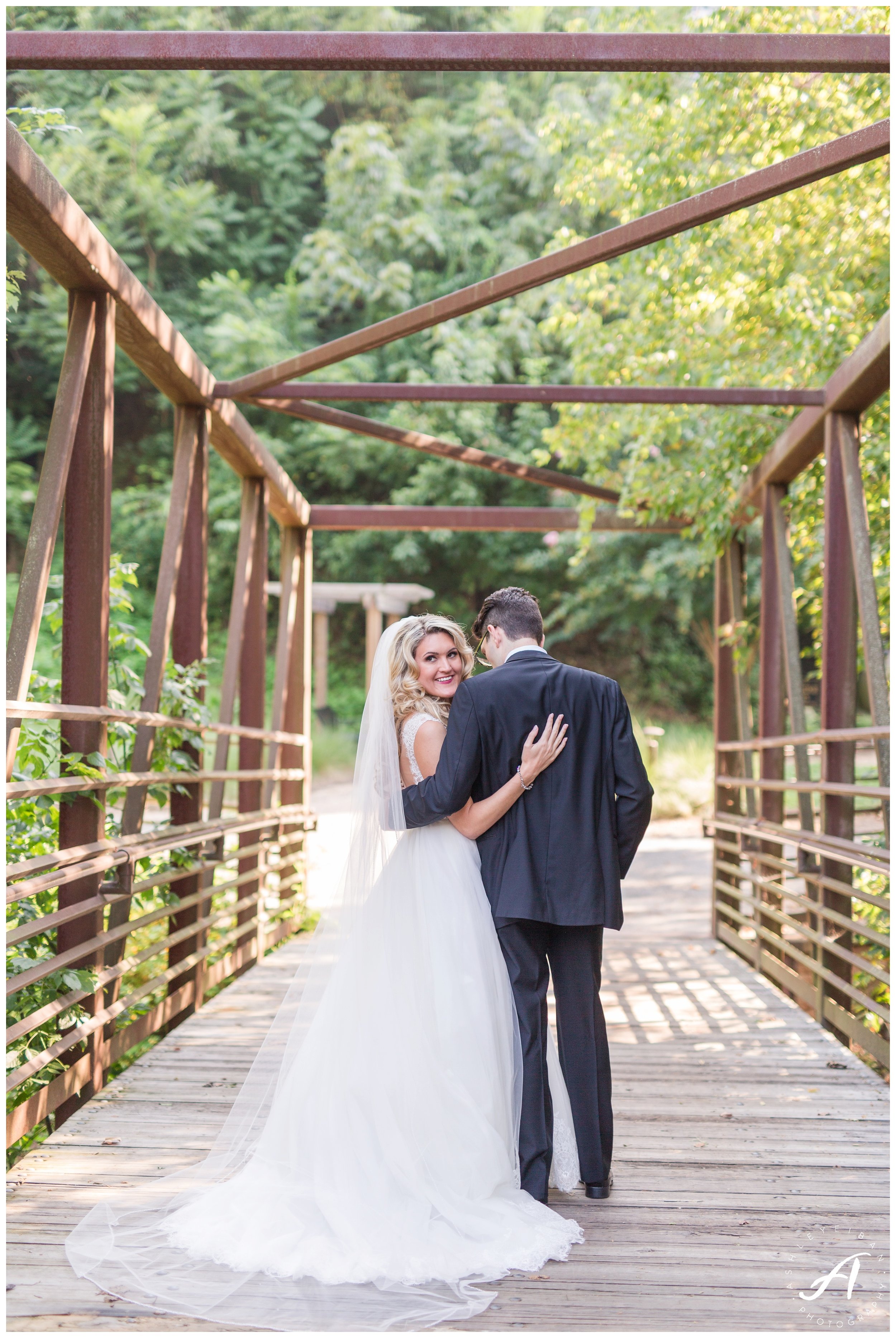 Downtown Lynchburg wedding at Tresca on 8th || Ashley Eiban Photography || www.ashleyeiban.com