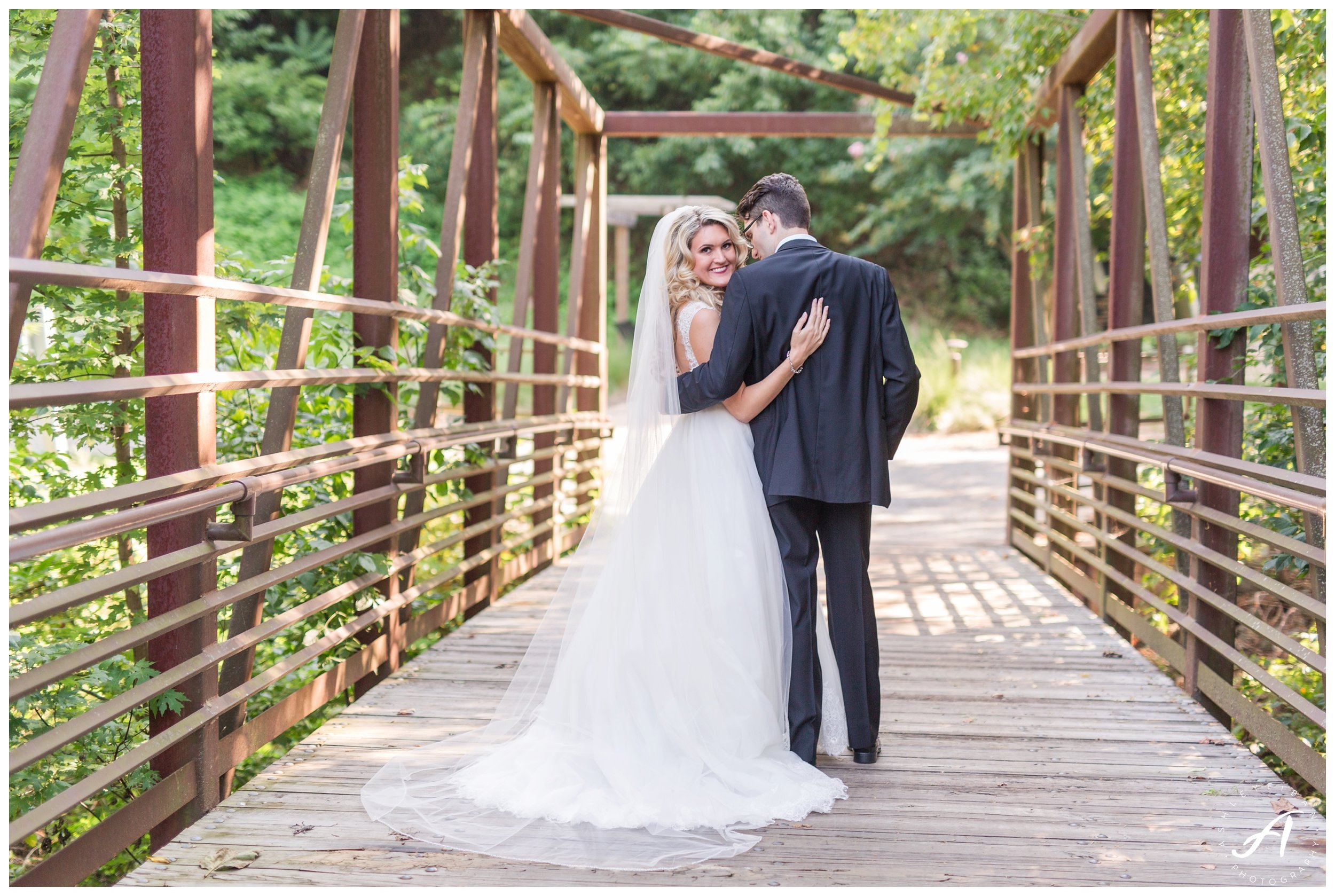 Downtown Lynchburg wedding at Tresca on 8th || Ashley Eiban Photography || www.ashleyeiban.com