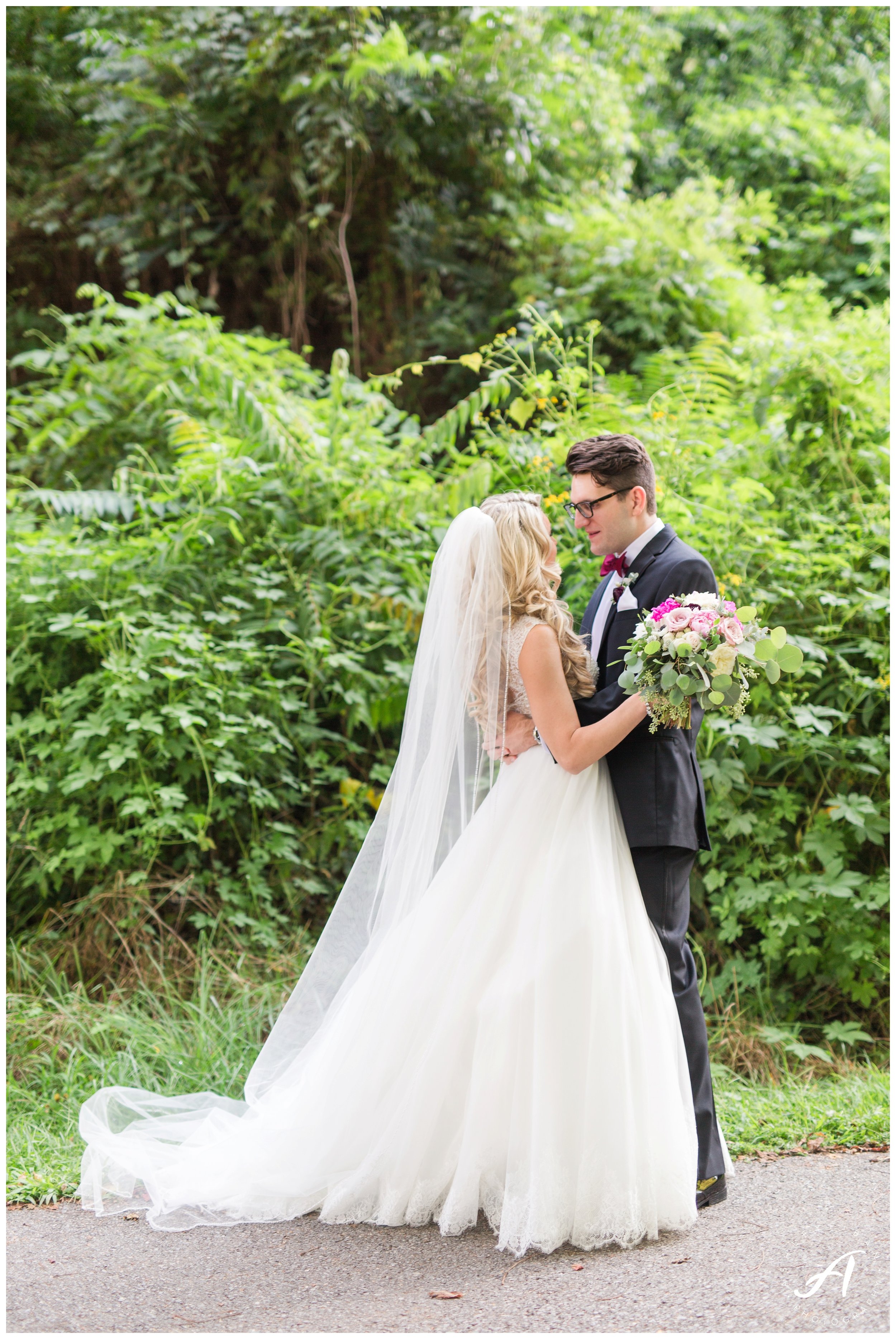 Downtown Lynchburg wedding at Tresca on 8th || Ashley Eiban Photography || www.ashleyeiban.com