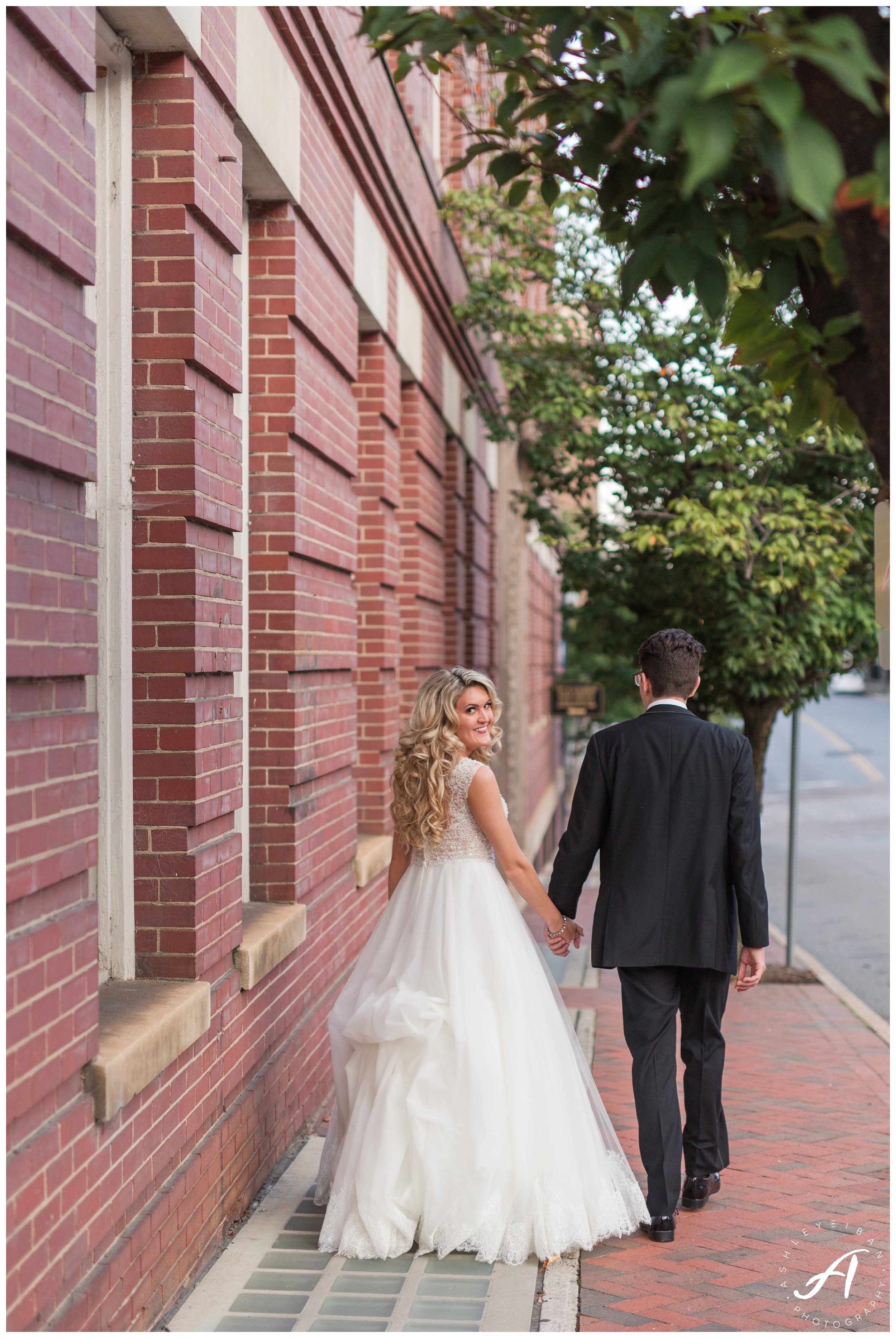 Downtown Lynchburg wedding at Tresca on 8th || Ashley Eiban Photography || www.ashleyeiban.com