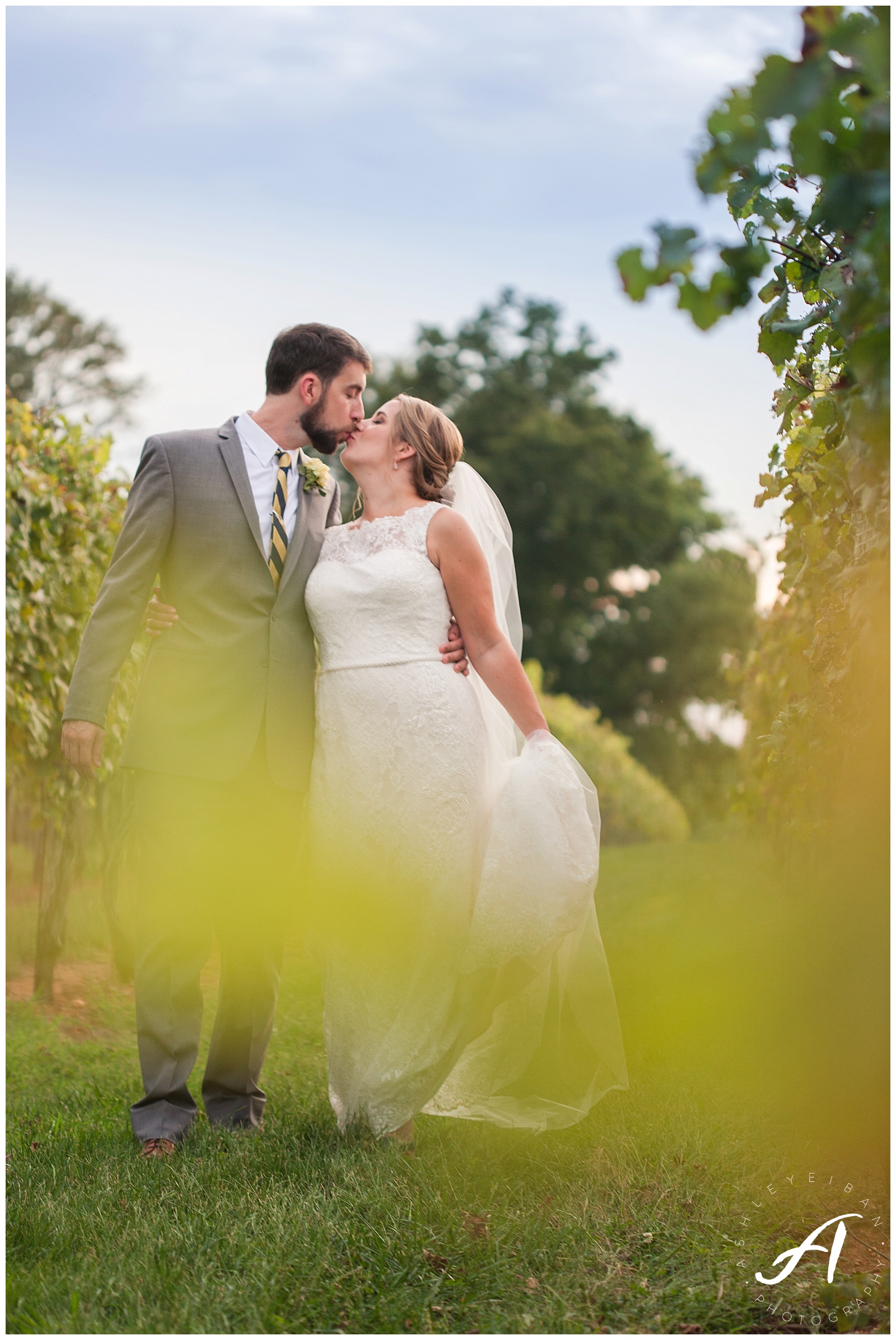Keswick Vineyard Wedding Photographer || Charlottesville Winery Wedding Photographer || Central Virginia Fall Wedding || www.ashleyeiban.com