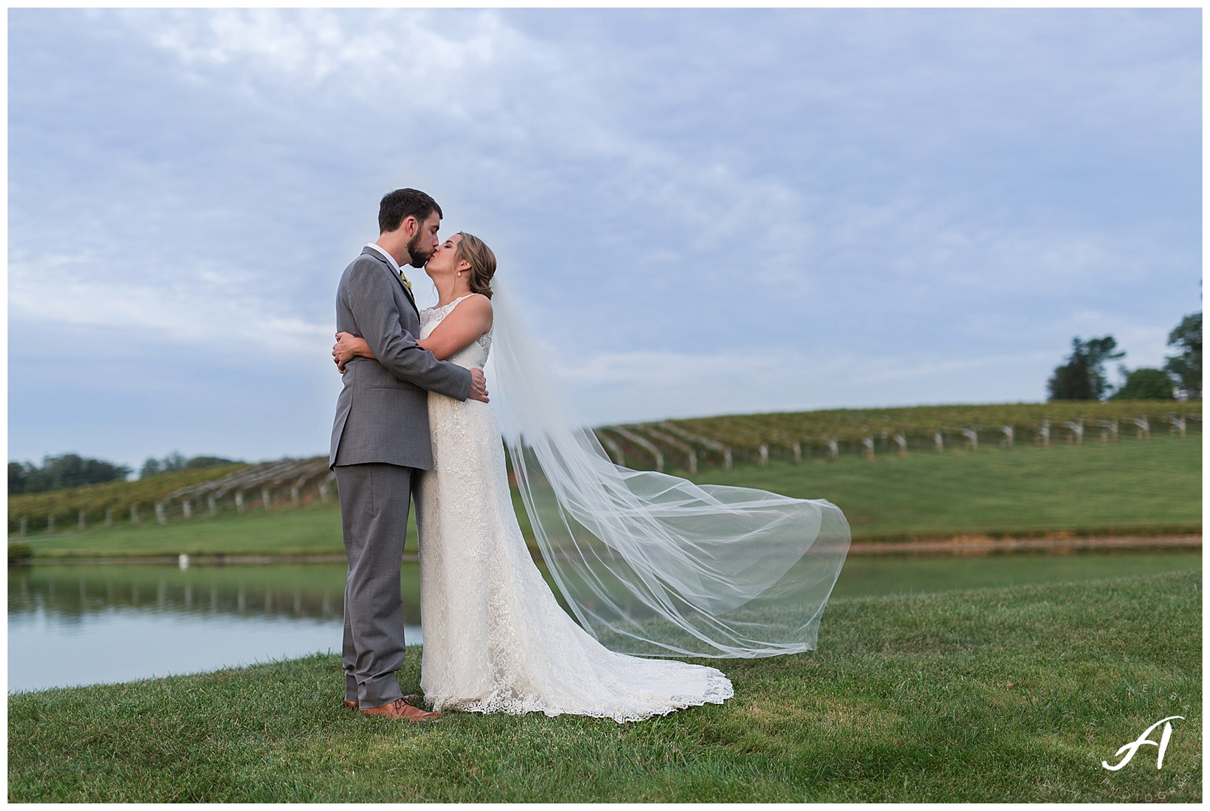 Keswick Vineyard Wedding Photographer || Charlottesville Winery Wedding Photographer || Central Virginia Fall Wedding || www.ashleyeiban.com