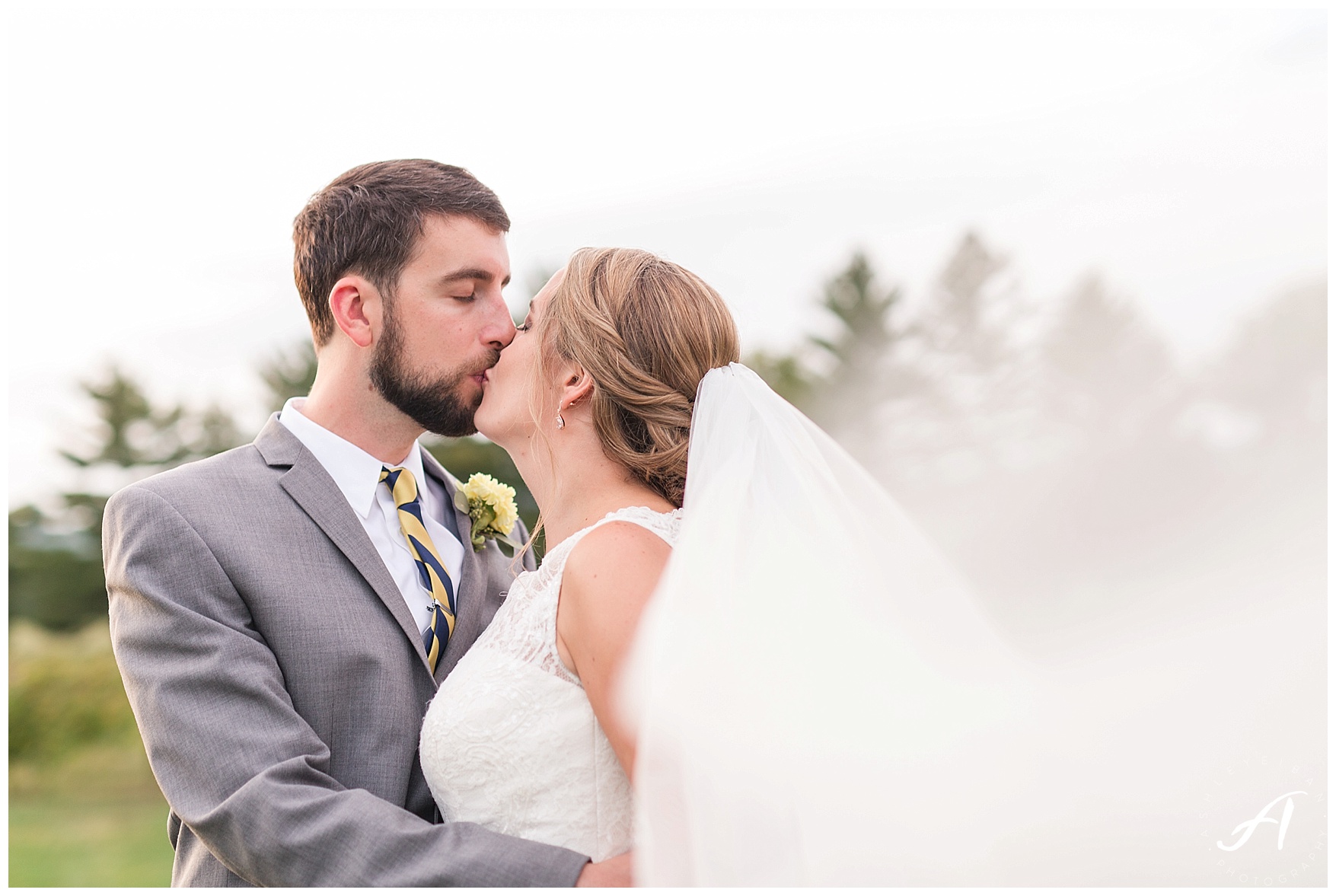 Keswick Vineyard Wedding Photographer || Charlottesville Winery Wedding Photographer || Central Virginia Fall Wedding || www.ashleyeiban.com