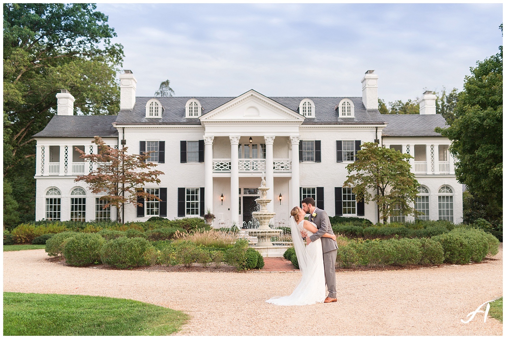 Keswick Vineyard Wedding Photographer || Charlottesville Winery Wedding Photographer || Central Virginia Fall Wedding || www.ashleyeiban.com