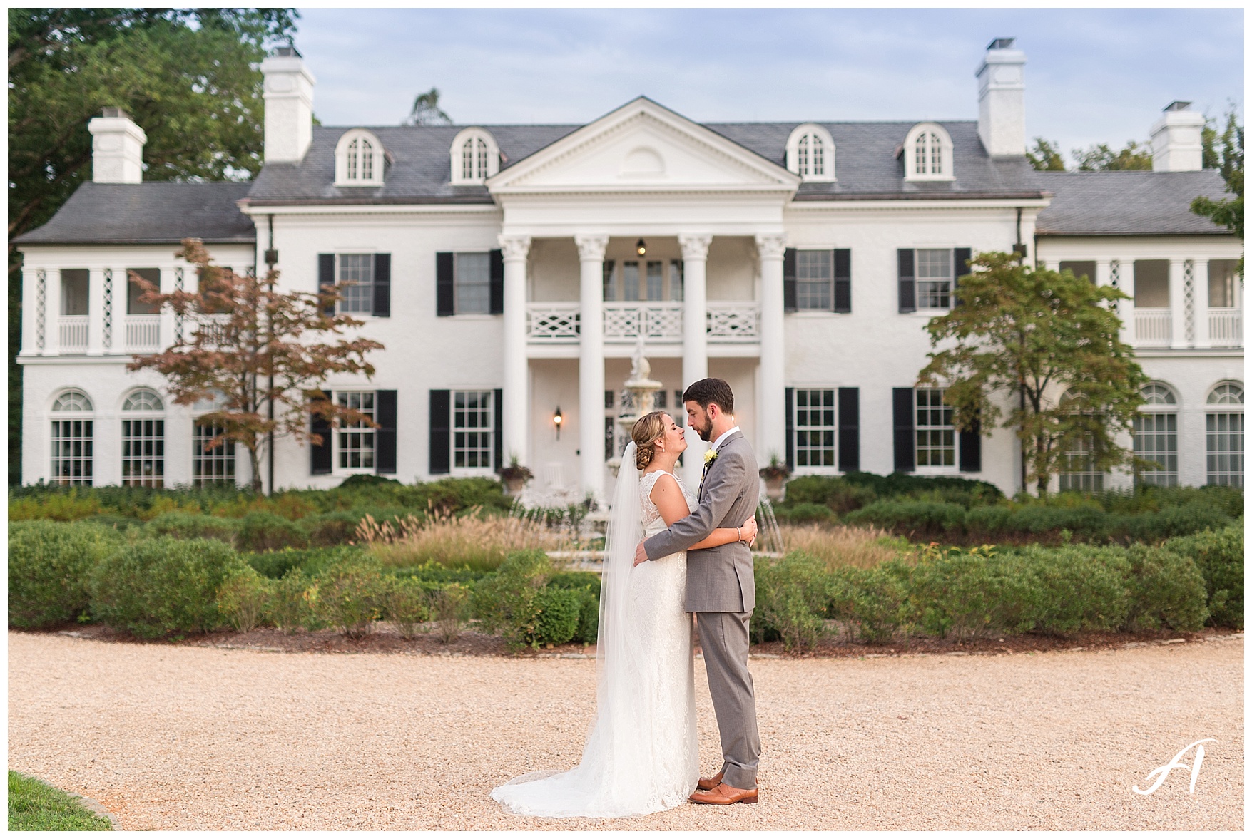 Keswick Vineyard Wedding Photographer || Charlottesville Winery Wedding Photographer || Central Virginia Fall Wedding || www.ashleyeiban.com