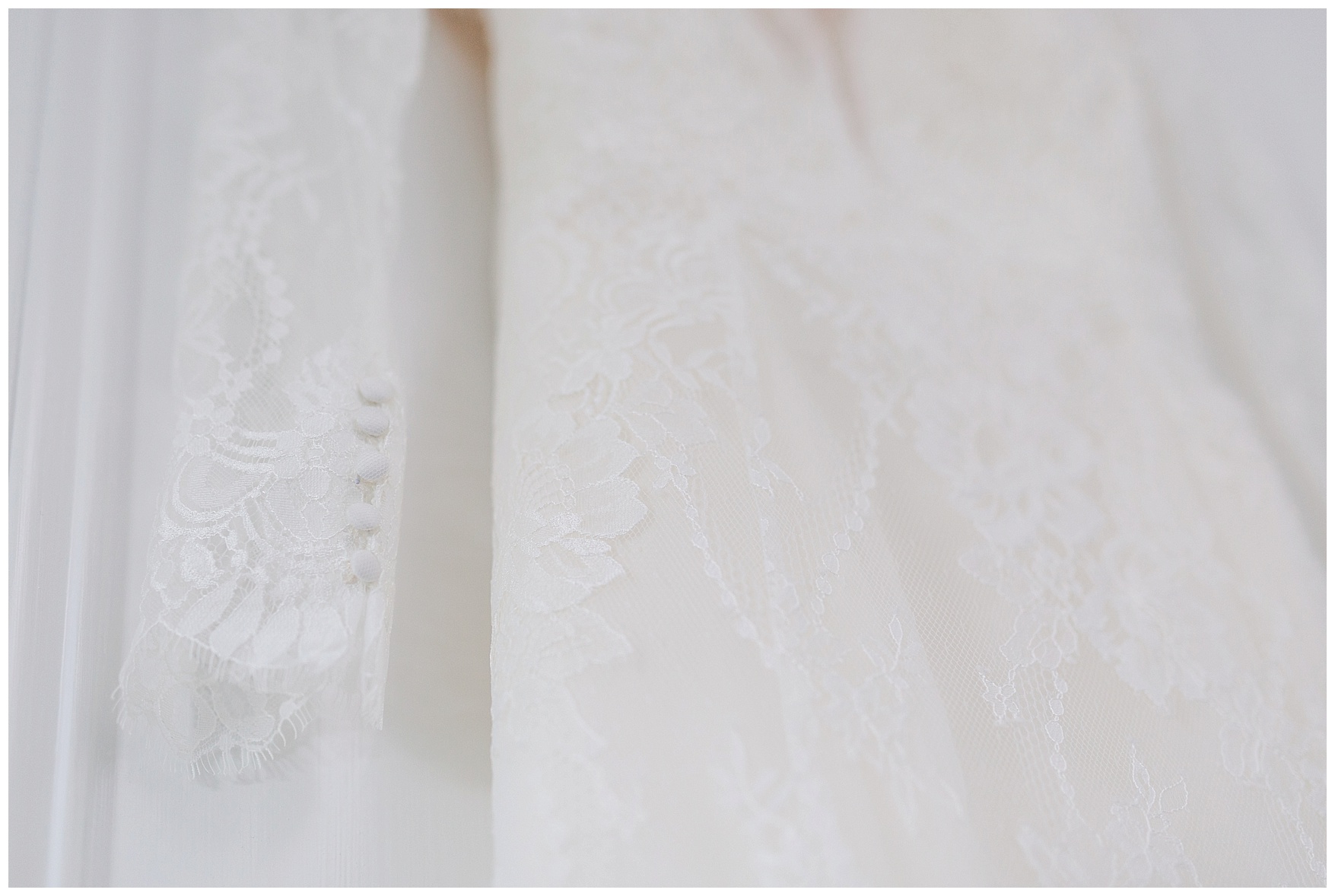Charlottesville and Lynchburg Wedding Photographer || Fall Trivium Estate Wedding || Ashley Eiban Photography || www.ashleyeiban.com