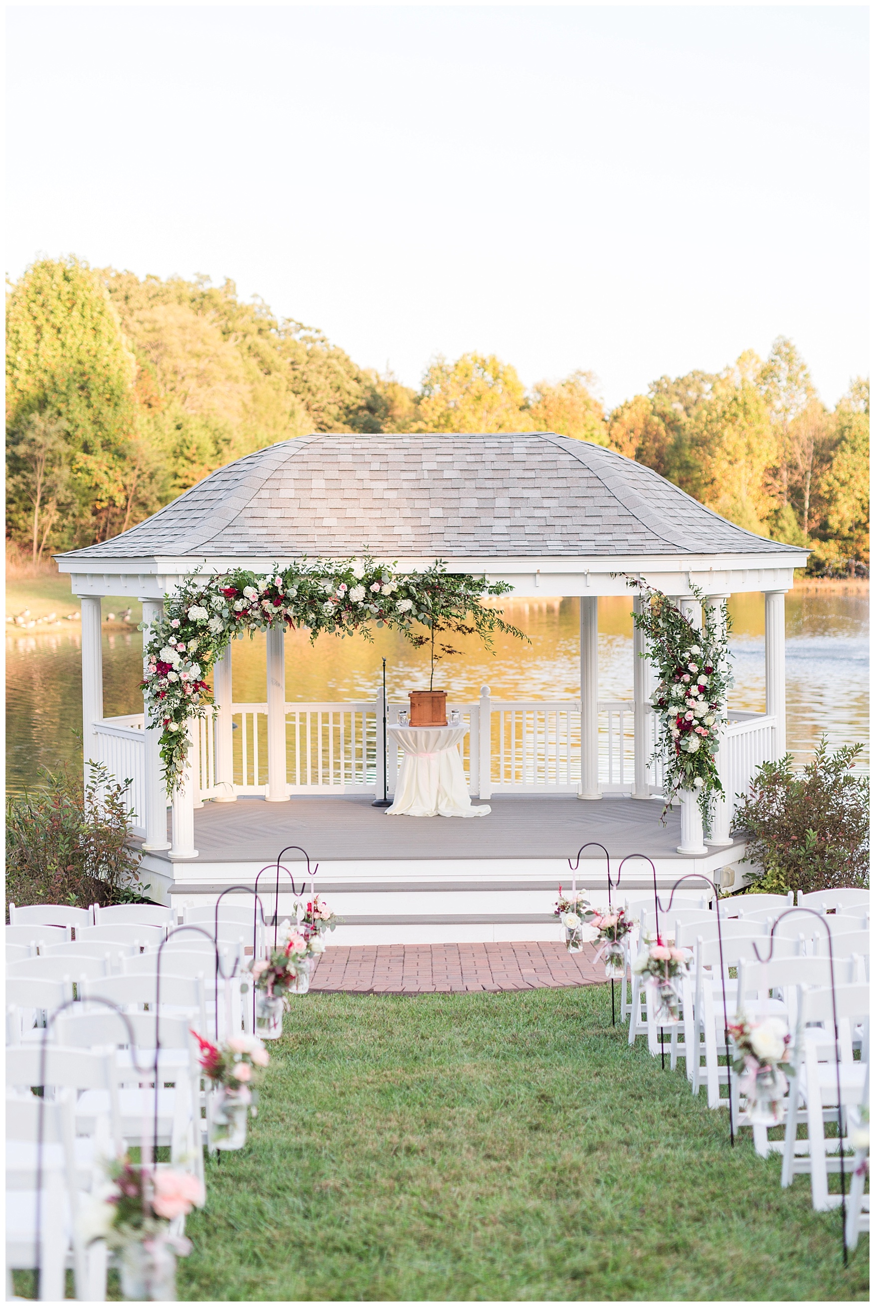 Charlottesville and Lynchburg Wedding Photographer || Fall Trivium Estate Wedding || Ashley Eiban Photography || www.ashleyeiban.com