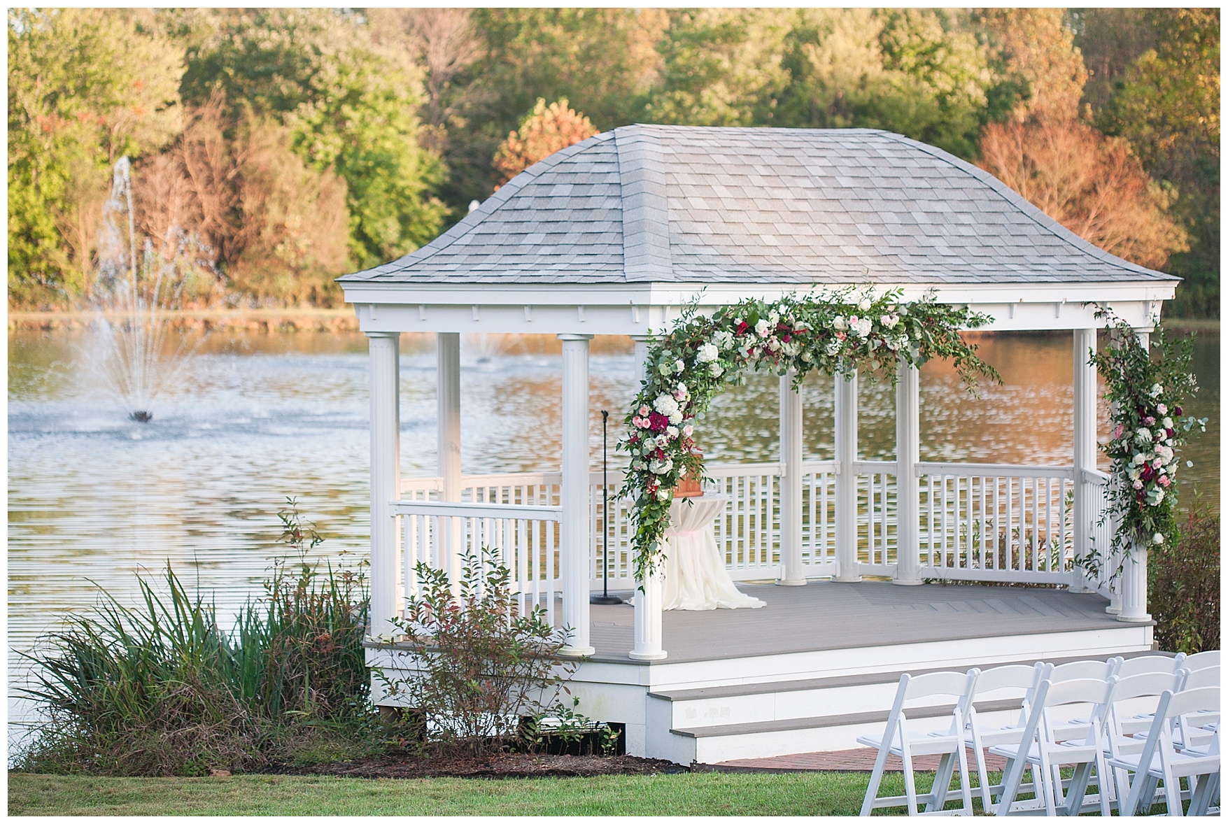 Charlottesville and Lynchburg Wedding Photographer || Fall Trivium Estate Wedding || Ashley Eiban Photography || www.ashleyeiban.com