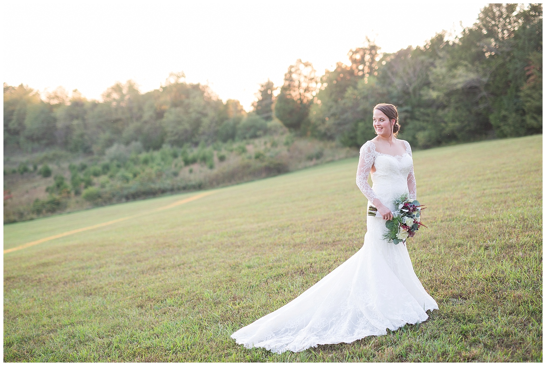 Charlottesville and Lynchburg Wedding Photographer || Fall Trivium Estate Wedding || Ashley Eiban Photography || www.ashleyeiban.com