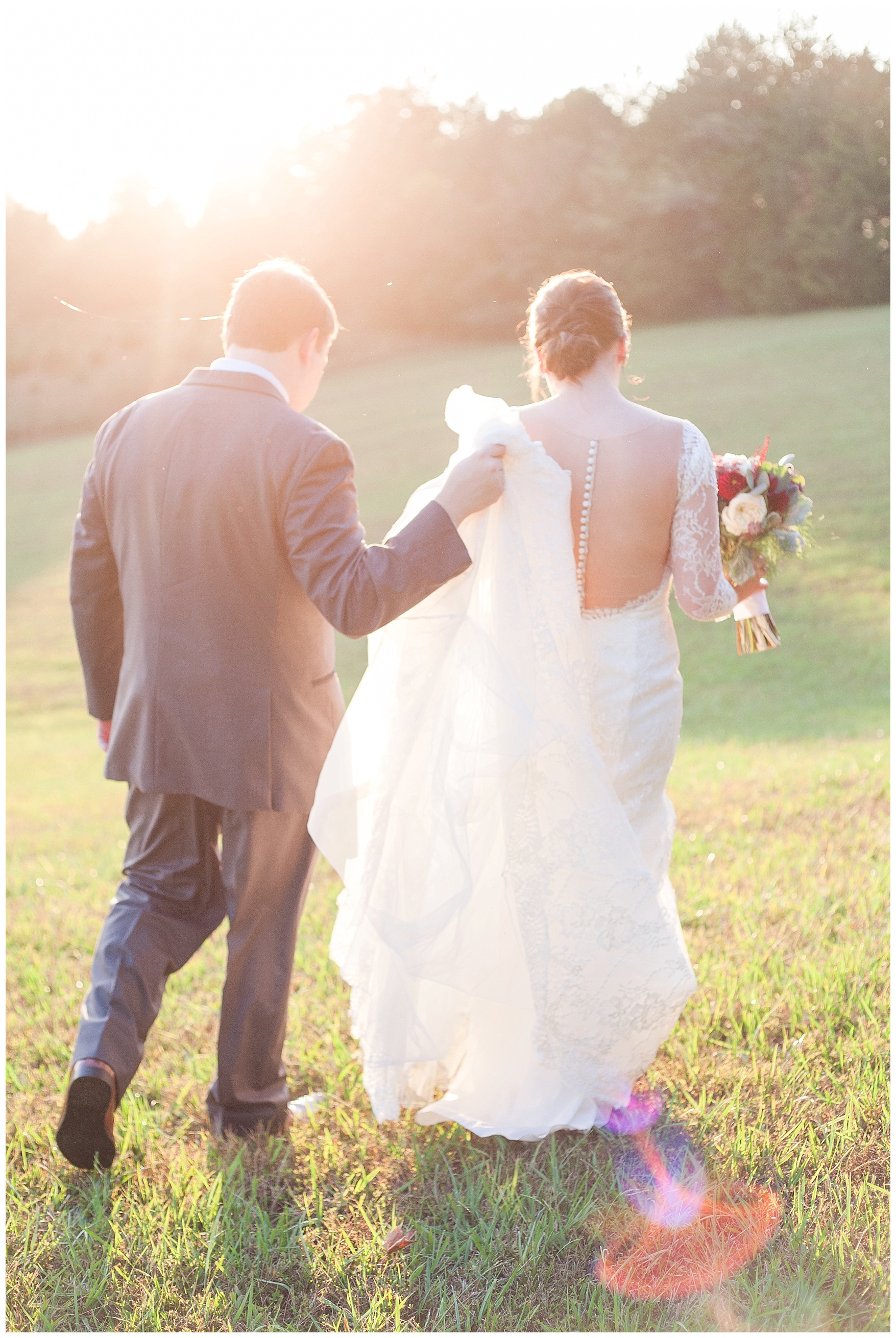 Charlottesville and Lynchburg Wedding Photographer || Fall Trivium Estate Wedding || Ashley Eiban Photography || www.ashleyeiban.com