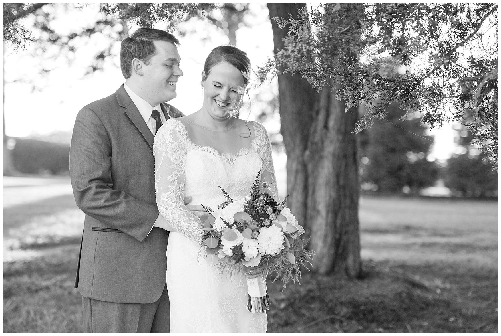 Charlottesville and Lynchburg Wedding Photographer || Fall Trivium Estate Wedding || Ashley Eiban Photography || www.ashleyeiban.com