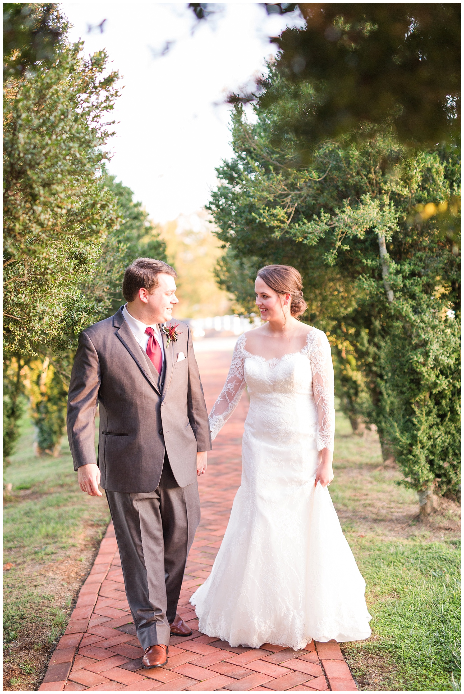 Charlottesville and Lynchburg Wedding Photographer || Fall Trivium Estate Wedding || Ashley Eiban Photography || www.ashleyeiban.com