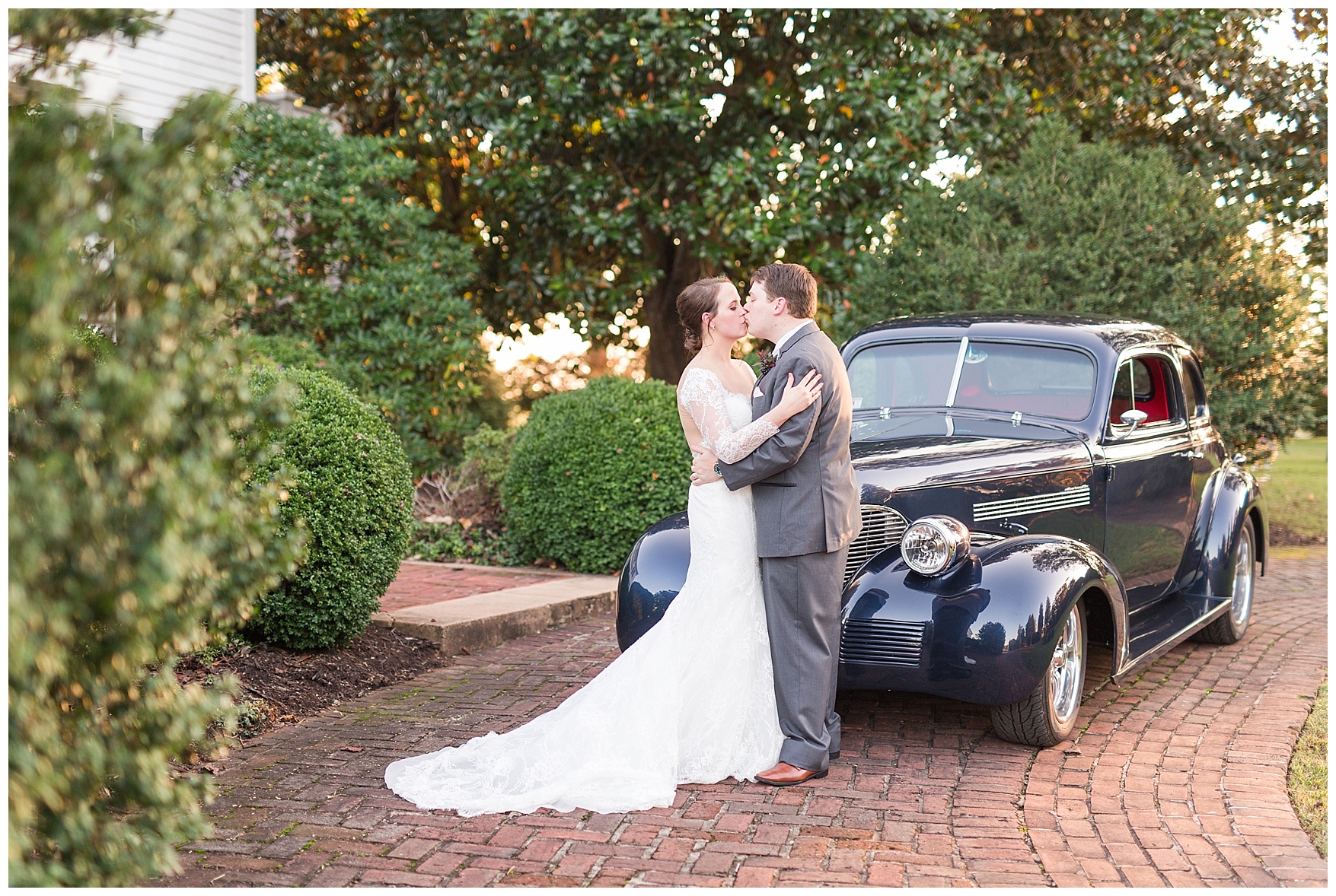 Charlottesville and Lynchburg Wedding Photographer || Fall Trivium Estate Wedding || Ashley Eiban Photography || www.ashleyeiban.com