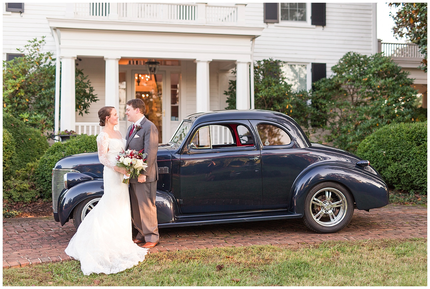 Charlottesville and Lynchburg Wedding Photographer || Fall Trivium Estate Wedding || Ashley Eiban Photography || www.ashleyeiban.com