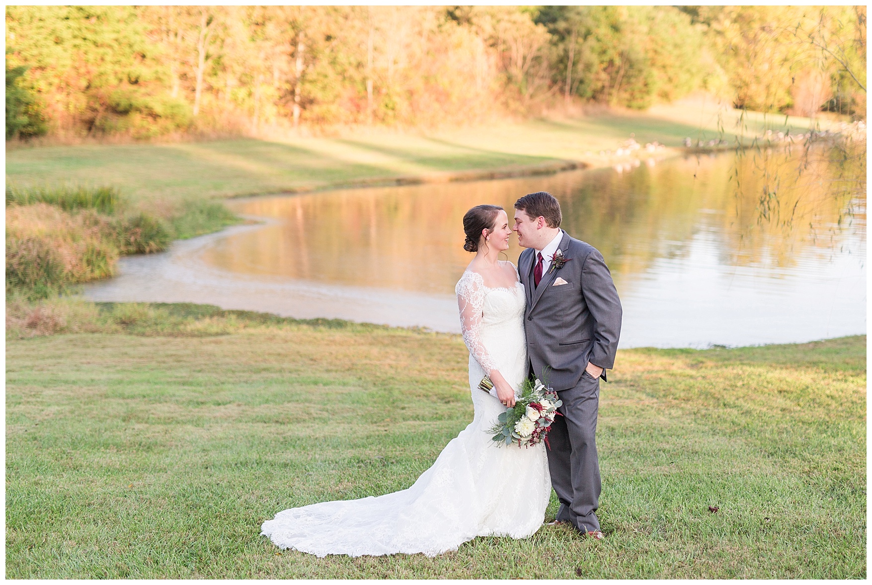 Charlottesville and Lynchburg Wedding Photographer || Fall Trivium Estate Wedding || Ashley Eiban Photography || www.ashleyeiban.com