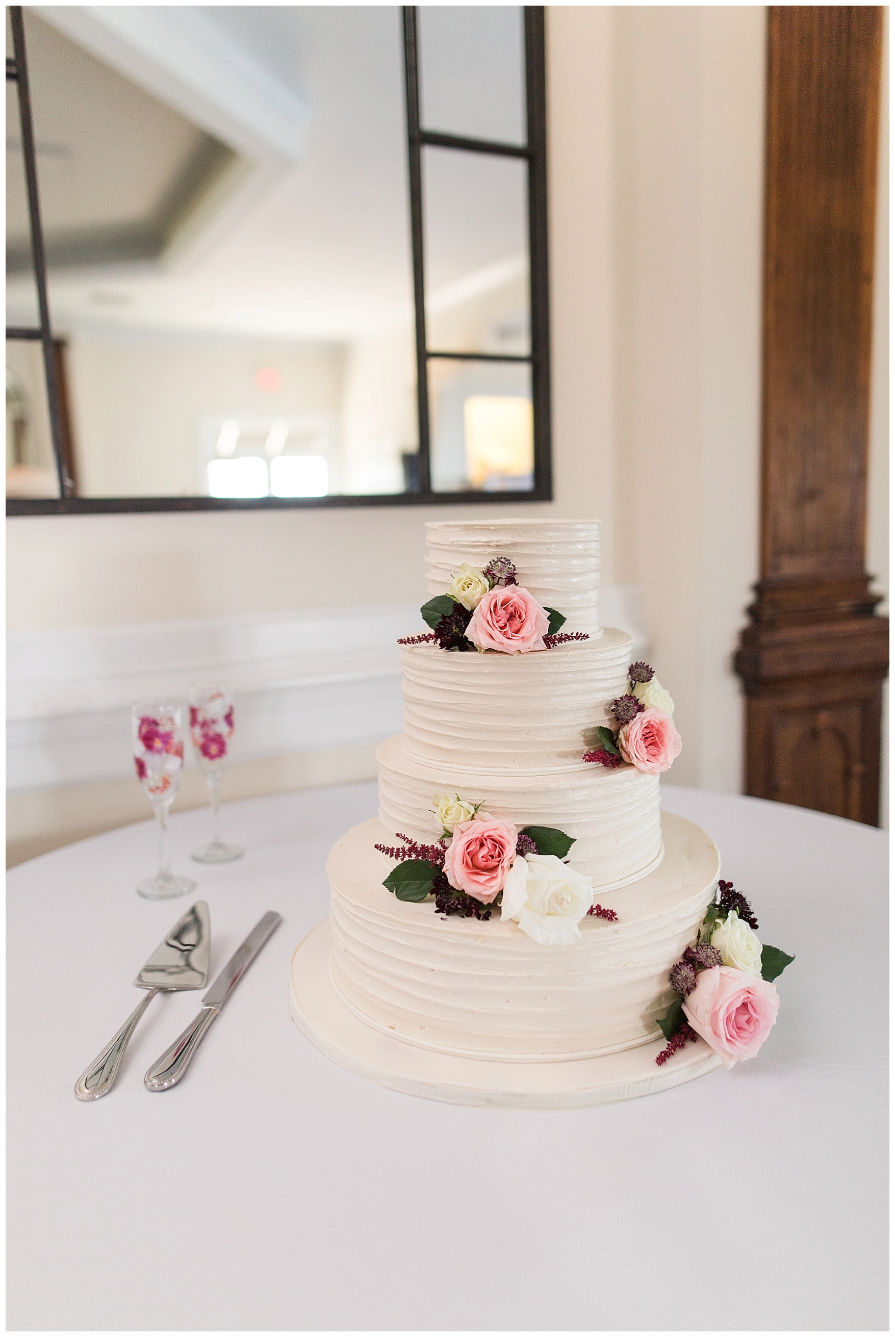 Charlottesville and Lynchburg Wedding Photographer || Fall Trivium Estate Wedding || Ashley Eiban Photography || www.ashleyeiban.com