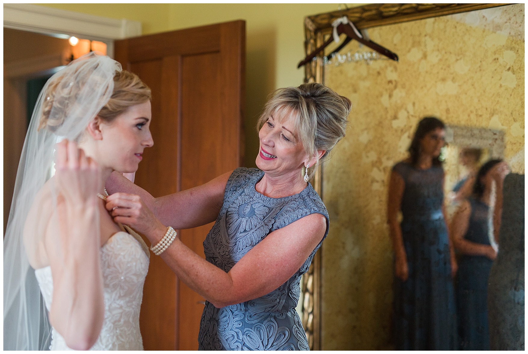 Early Mountain Vineyard Wedding || Charlottesville VA Wedding Photographer || www.ashleyeiban.com