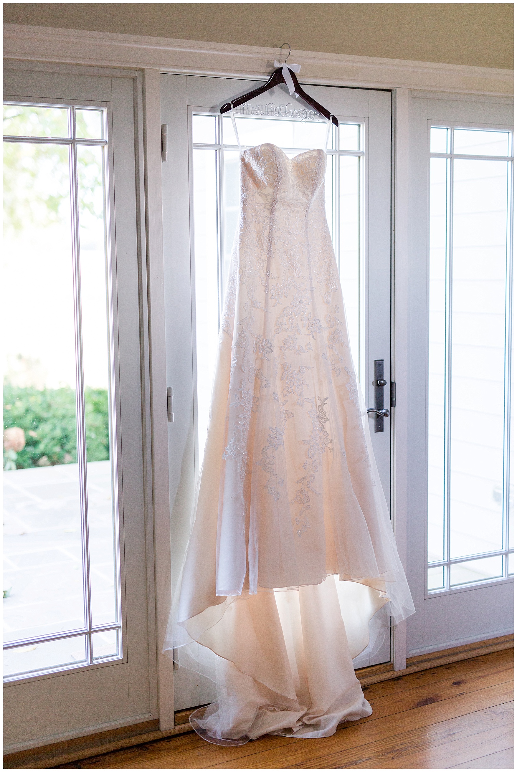 Early Mountain Vineyard Wedding || Charlottesville VA Wedding Photographer || www.ashleyeiban.com