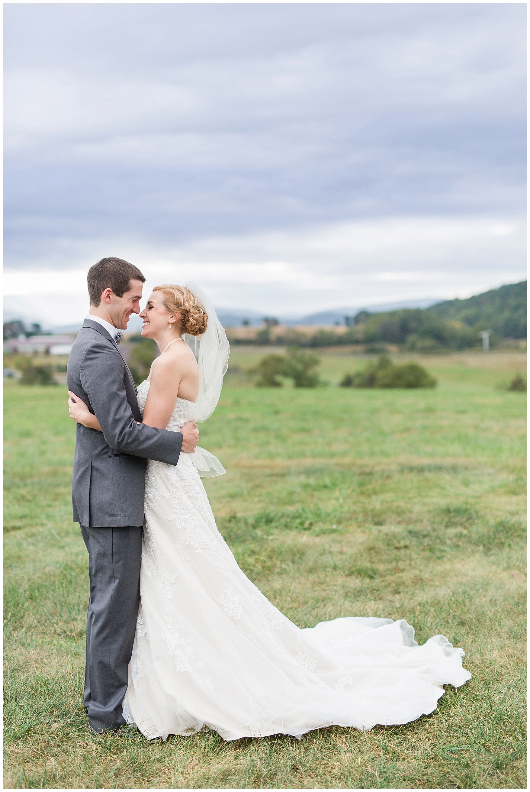 Early Mountain Vineyard Wedding || Charlottesville VA Wedding Photographer || www.ashleyeiban.com