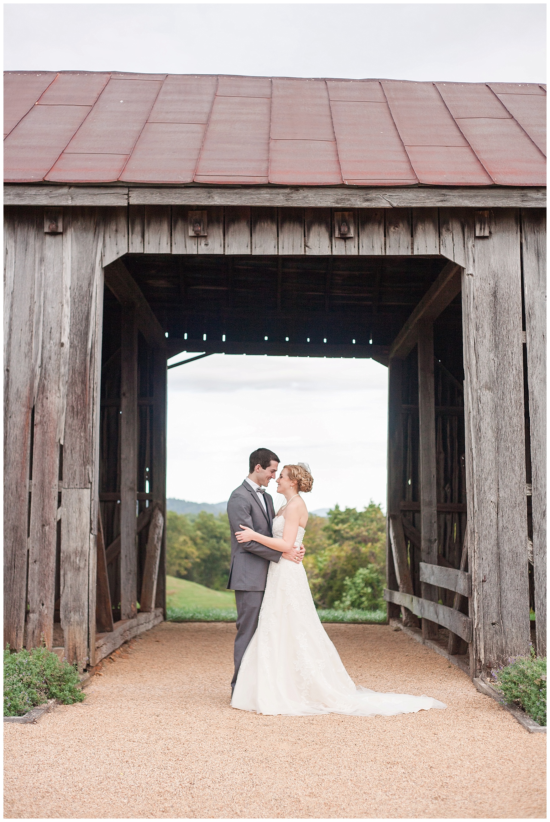 Early Mountain Vineyard Wedding || Charlottesville VA Wedding Photographer || www.ashleyeiban.com