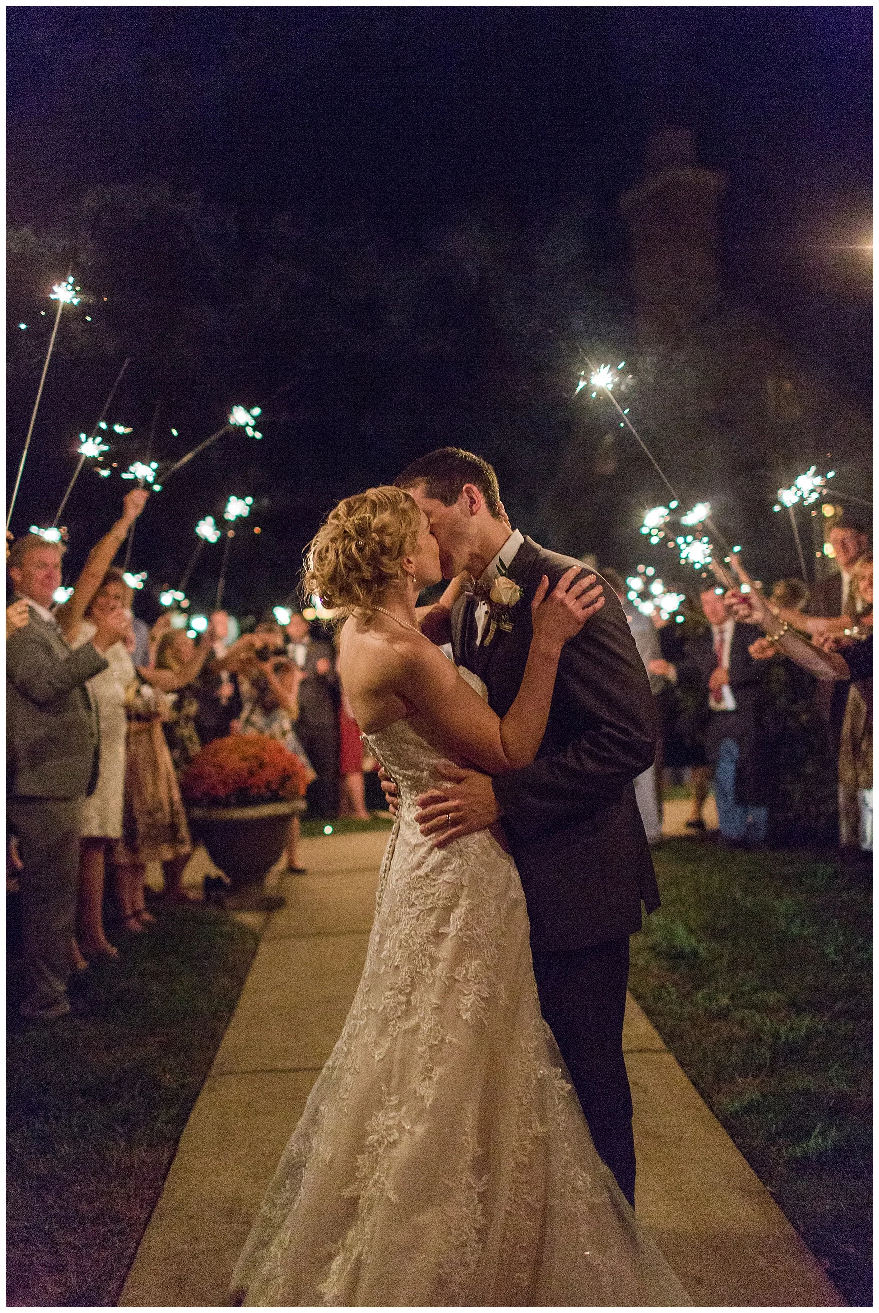 Early Mountain Vineyard Wedding || Charlottesville VA Wedding Photographer || www.ashleyeiban.com