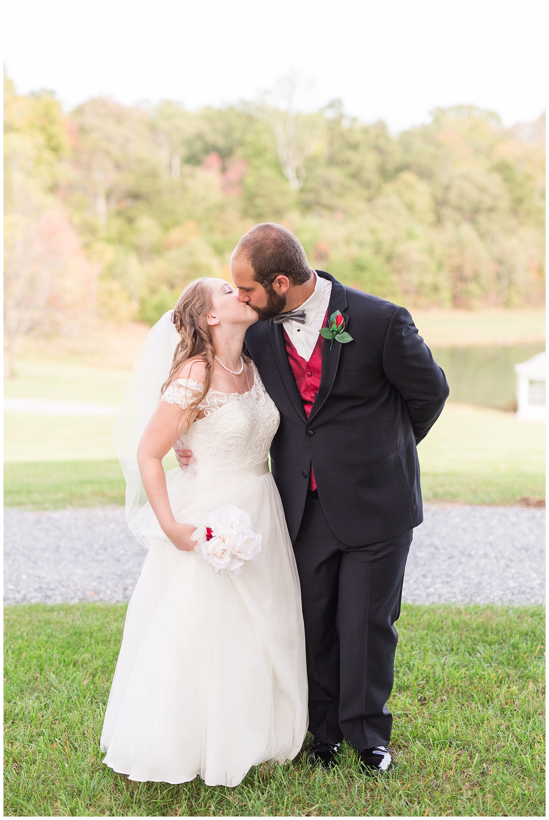 Lynchburg and Charlottesville Wedding Photographer || Trivium Estate Wedding || www.ashleyeiban.com