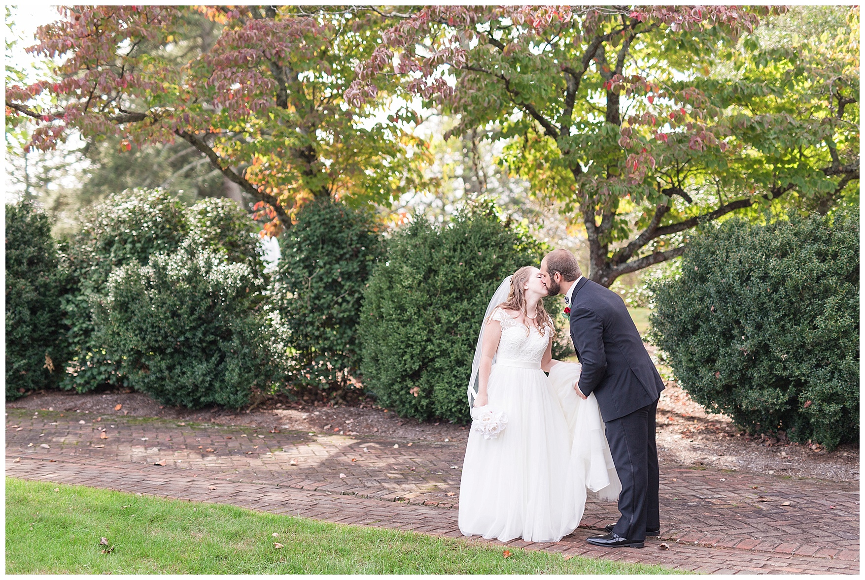 Lynchburg and Charlottesville Wedding Photographer || Trivium Estate Wedding || www.ashleyeiban.com