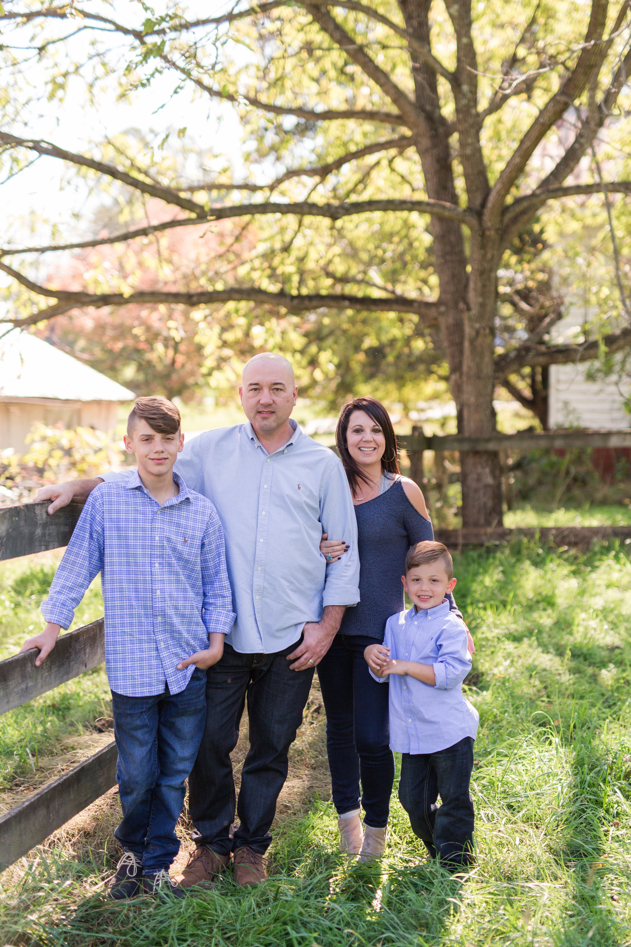 Lynchburg Family Photographer || Central VA Photographer || www.ashleyeiban.com