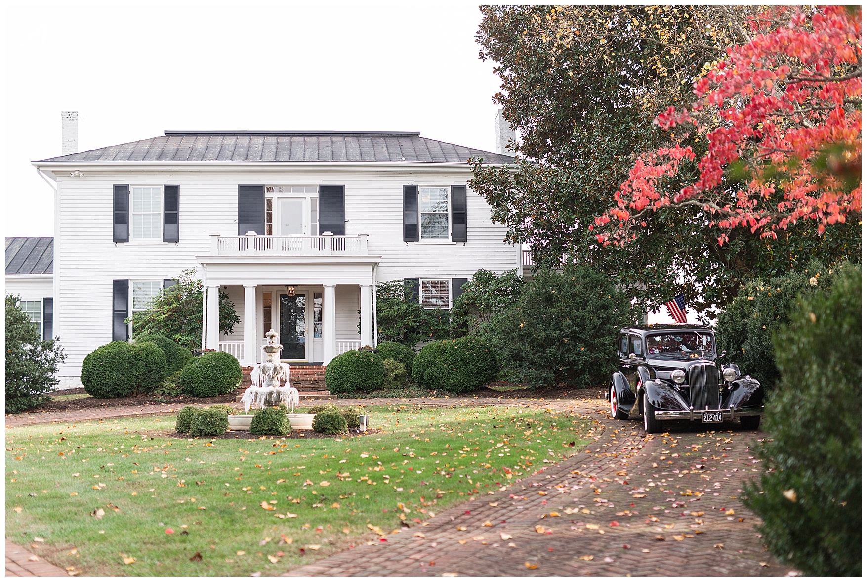 Lynchburg and Charlottesville Wedding Photographer || Fall Wedding at The Trivium Estate in Forest, Virginia || www.ashleyeiban.com