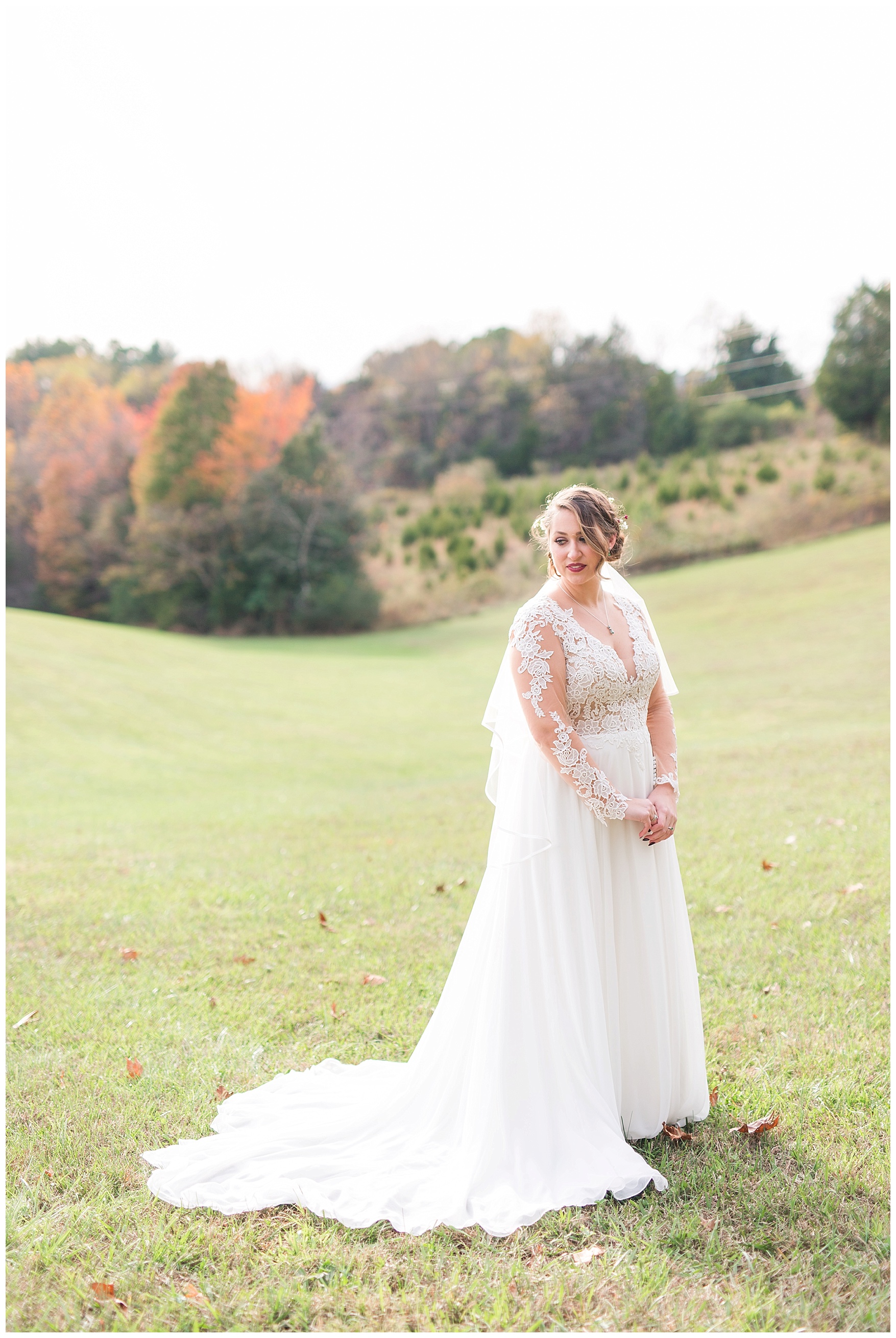 Lynchburg and Charlottesville Wedding Photographer || Fall Wedding at The Trivium Estate in Forest, Virginia || www.ashleyeiban.com