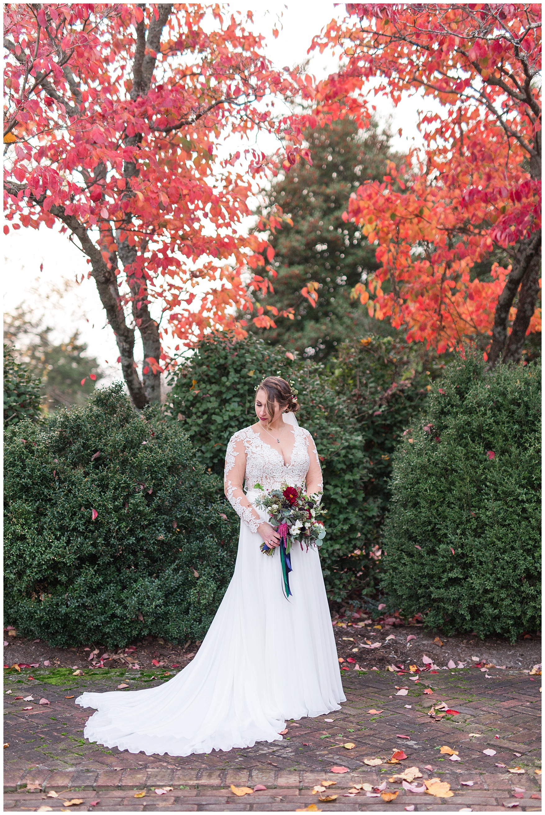 Lynchburg and Charlottesville Wedding Photographer || Fall Wedding at The Trivium Estate in Forest, Virginia || www.ashleyeiban.com
