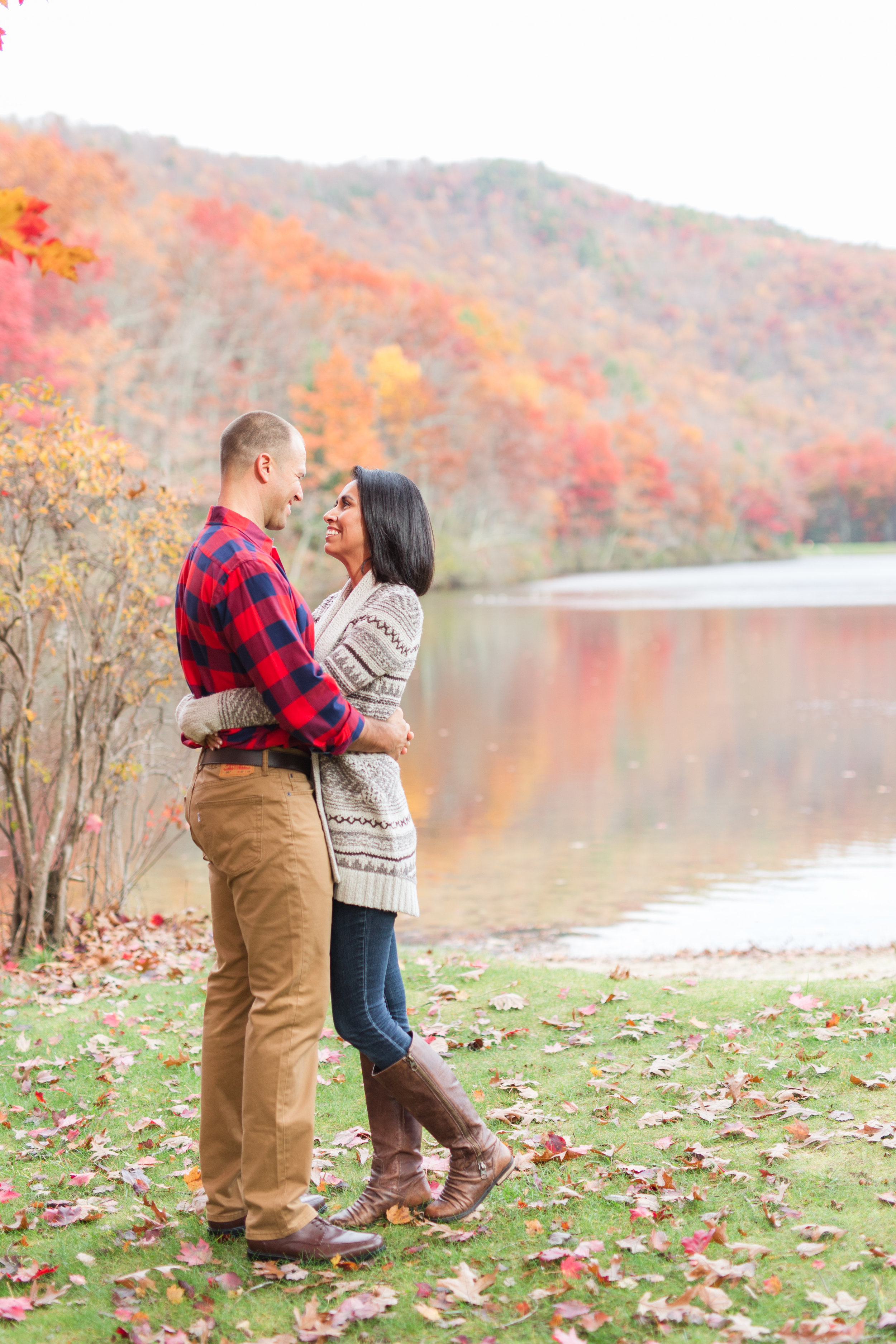 Fall engagement session at lake sherando in central virginia || Lynchburg Wedding and Engagement Photographer || www.ashleyeiban.com