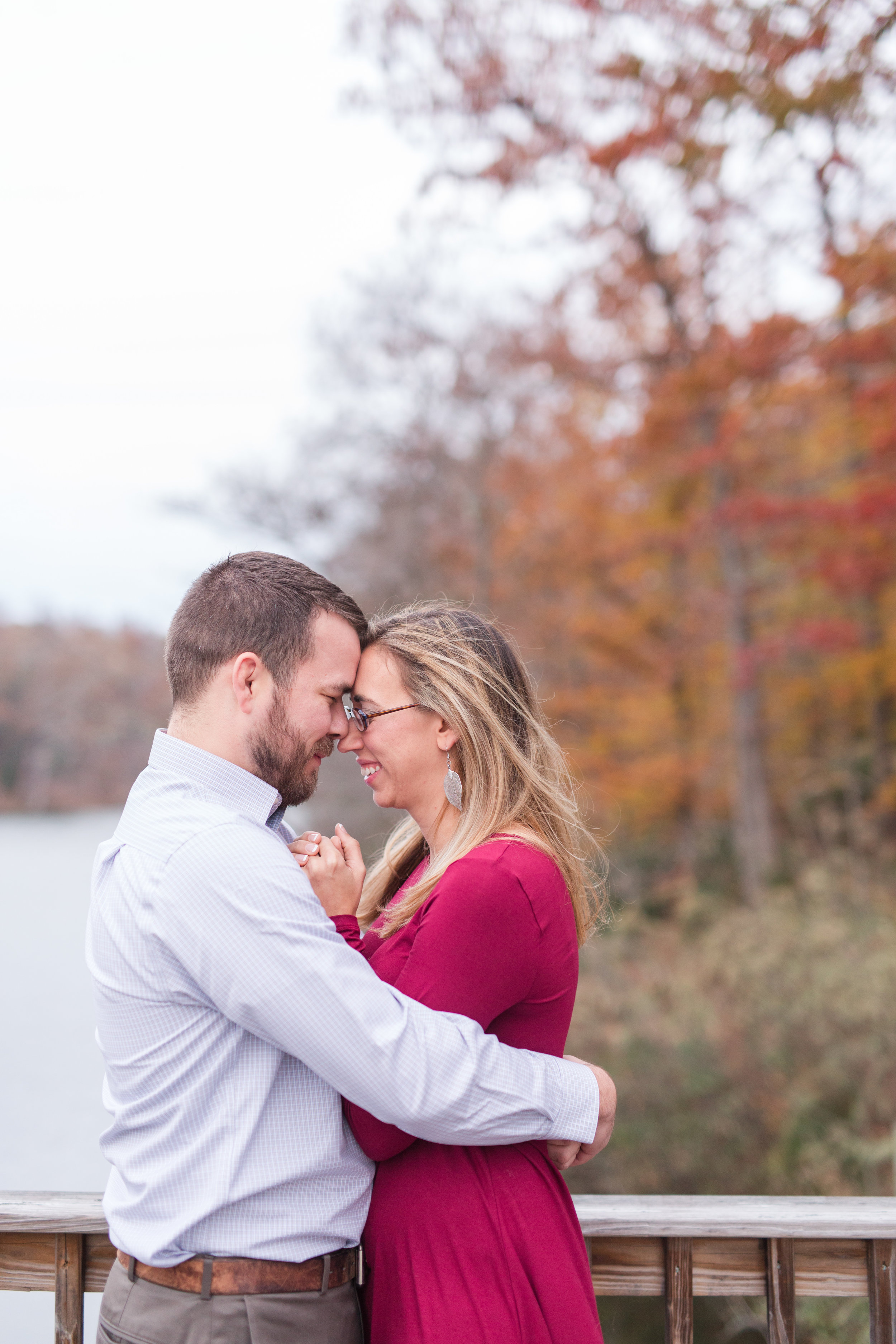 Lynchburg Virginia Engagement Session || Fall Engagement Photos in Virginia || Lynchburg Wedding and Portrait Photographer || www.ashleyeiban.com