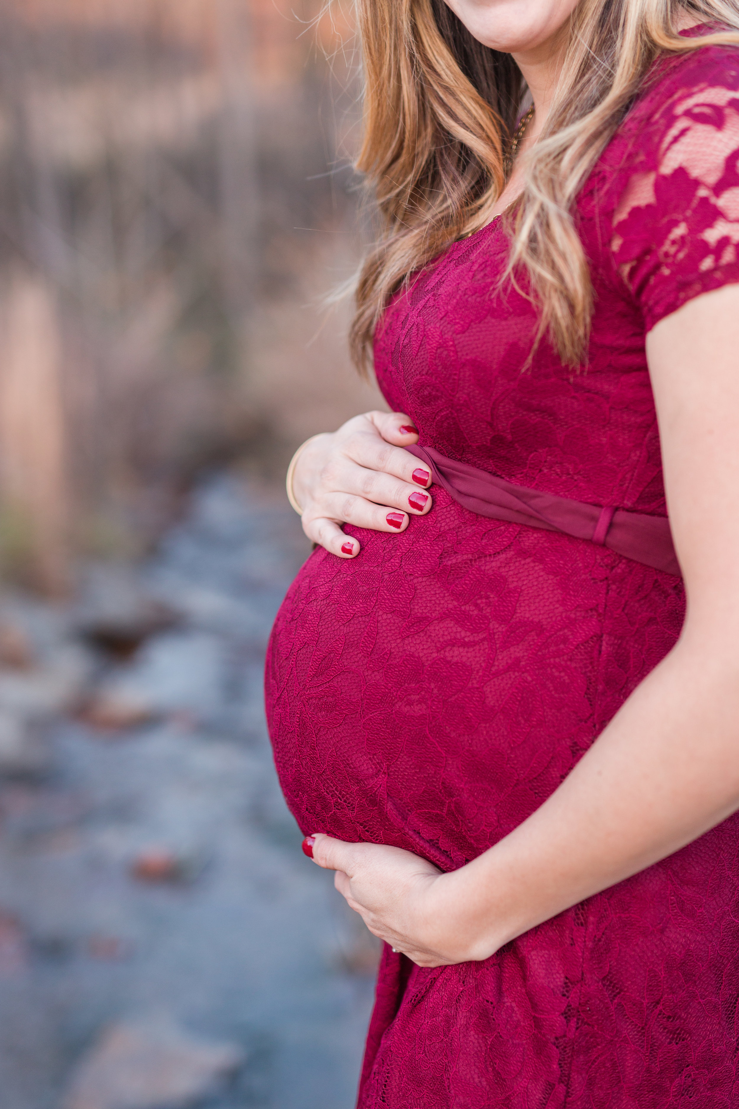 Lynchburg, Virginia Family and Maternity Photographer || Fall Maternity Session || Lynchburg and Charlottesville Wedding and Portrait Photographer || www.ashleyeiban.com