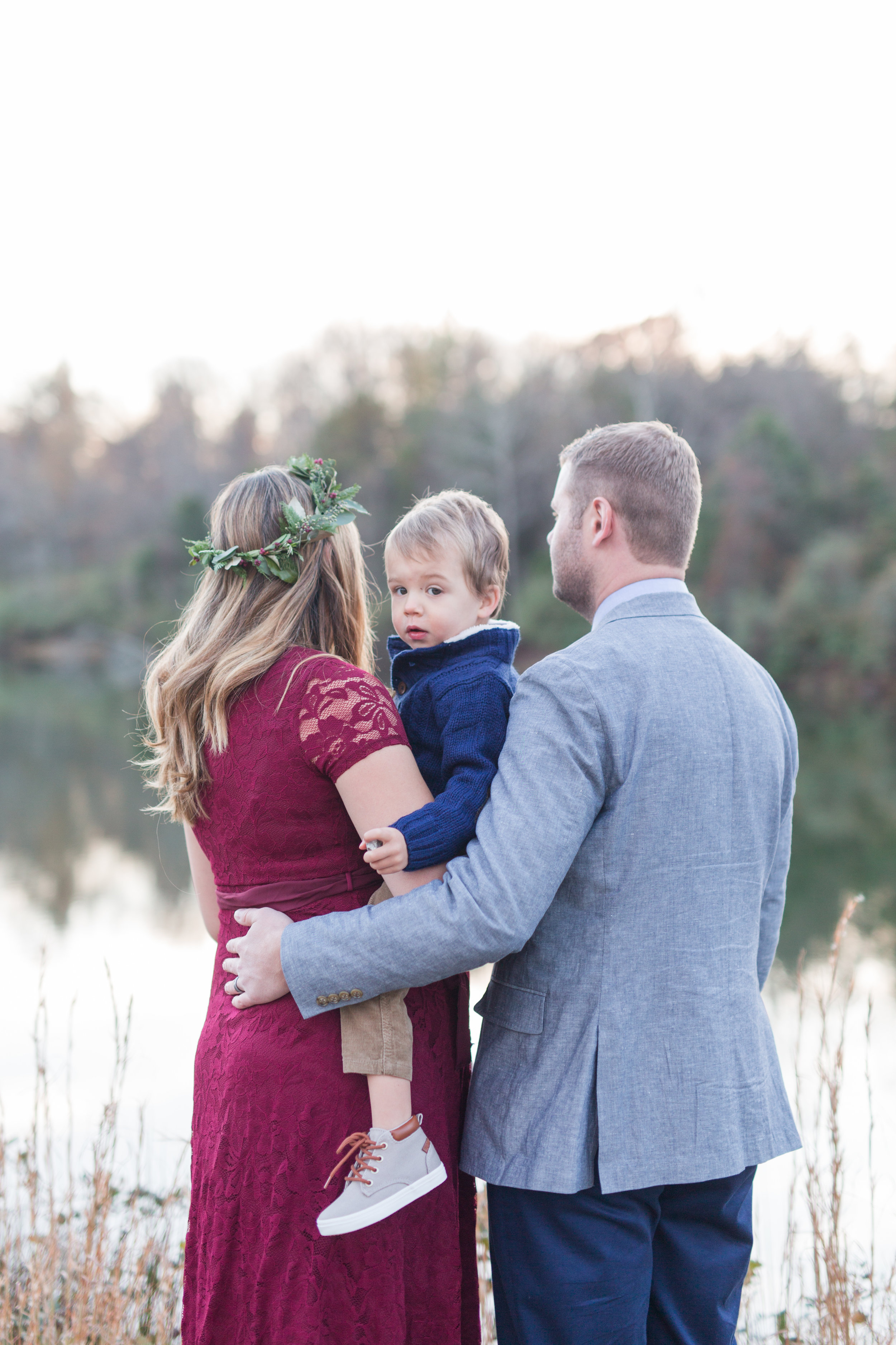 Lynchburg, Virginia Family and Maternity Photographer || Fall Maternity Session || Lynchburg and Charlottesville Wedding and Portrait Photographer || www.ashleyeiban.com