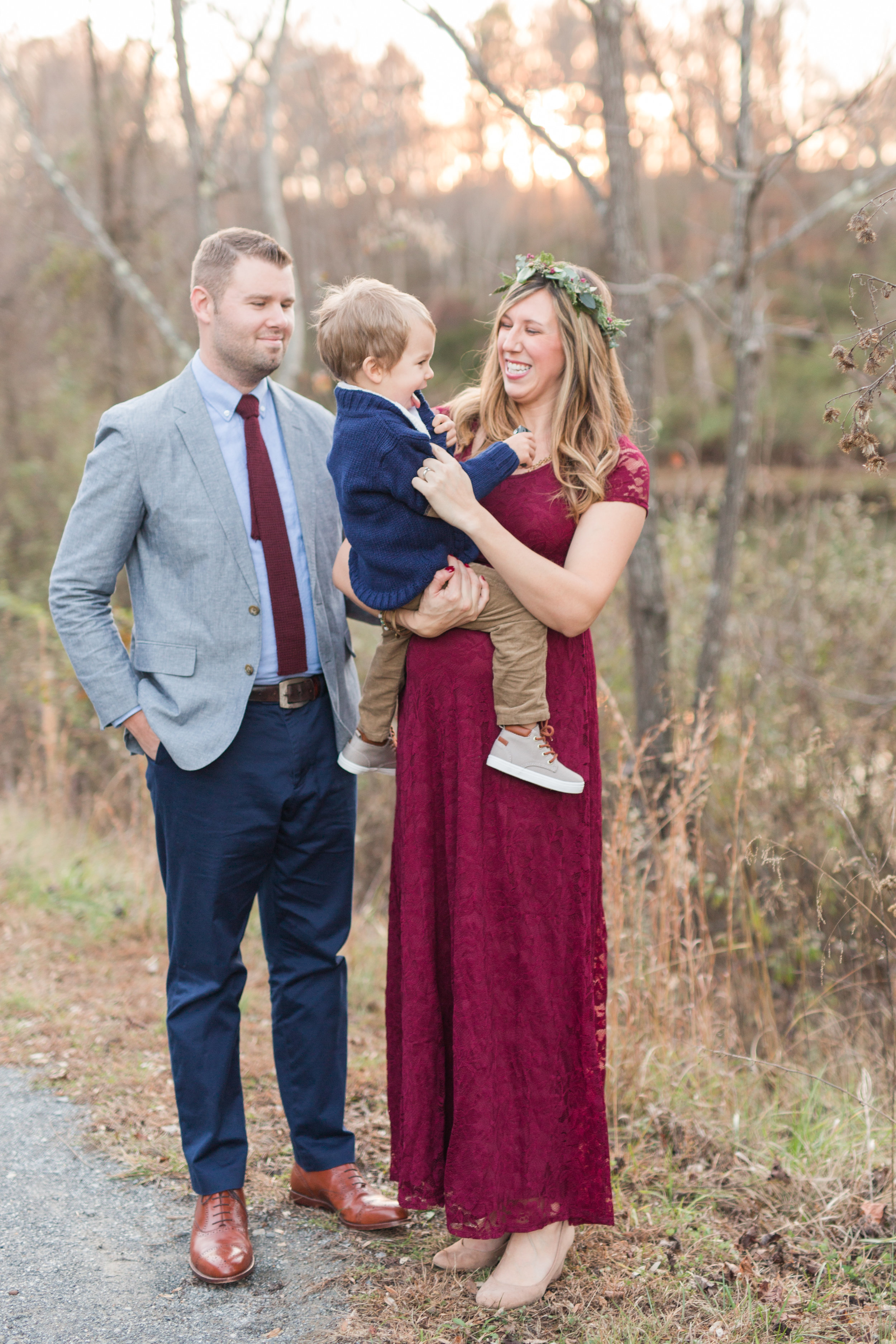 Lynchburg, Virginia Family and Maternity Photographer || Fall Maternity Session || Lynchburg and Charlottesville Wedding and Portrait Photographer || www.ashleyeiban.com