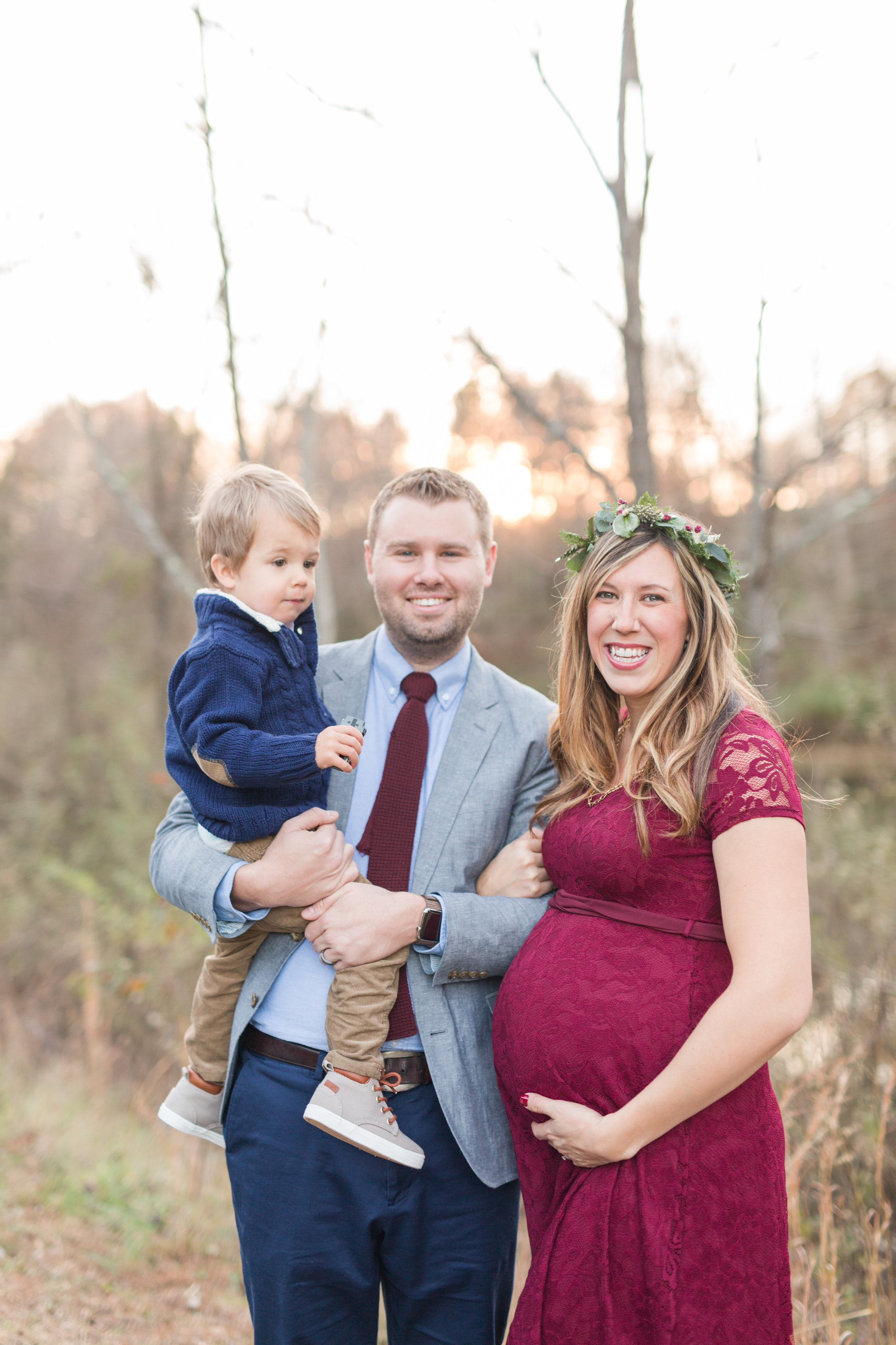 Lynchburg, Virginia Family and Maternity Photographer || Fall Maternity Session || Lynchburg and Charlottesville Wedding and Portrait Photographer || www.ashleyeiban.com