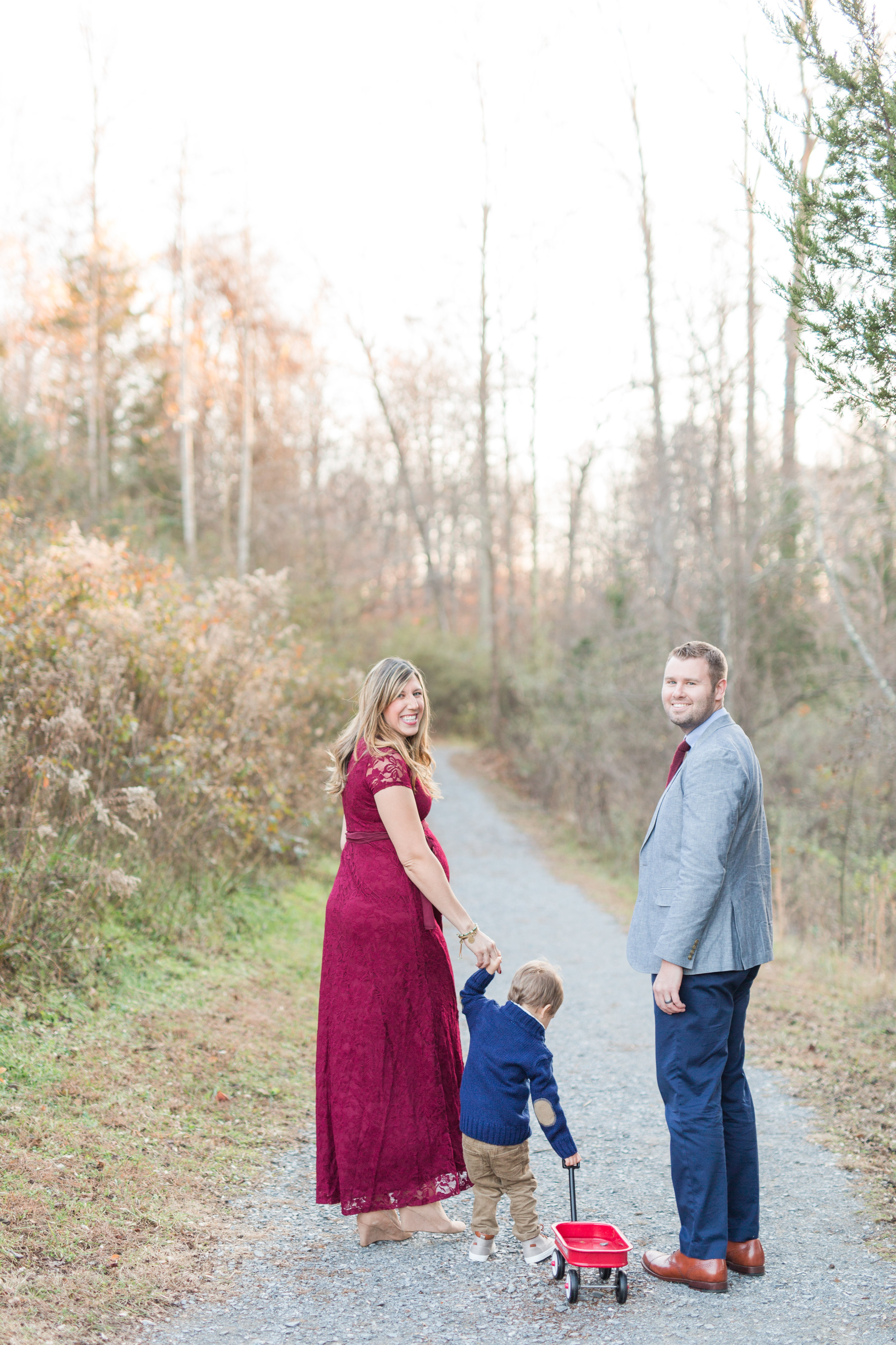 Lynchburg, Virginia Family and Maternity Photographer || Fall Maternity Session || Lynchburg and Charlottesville Wedding and Portrait Photographer || www.ashleyeiban.com