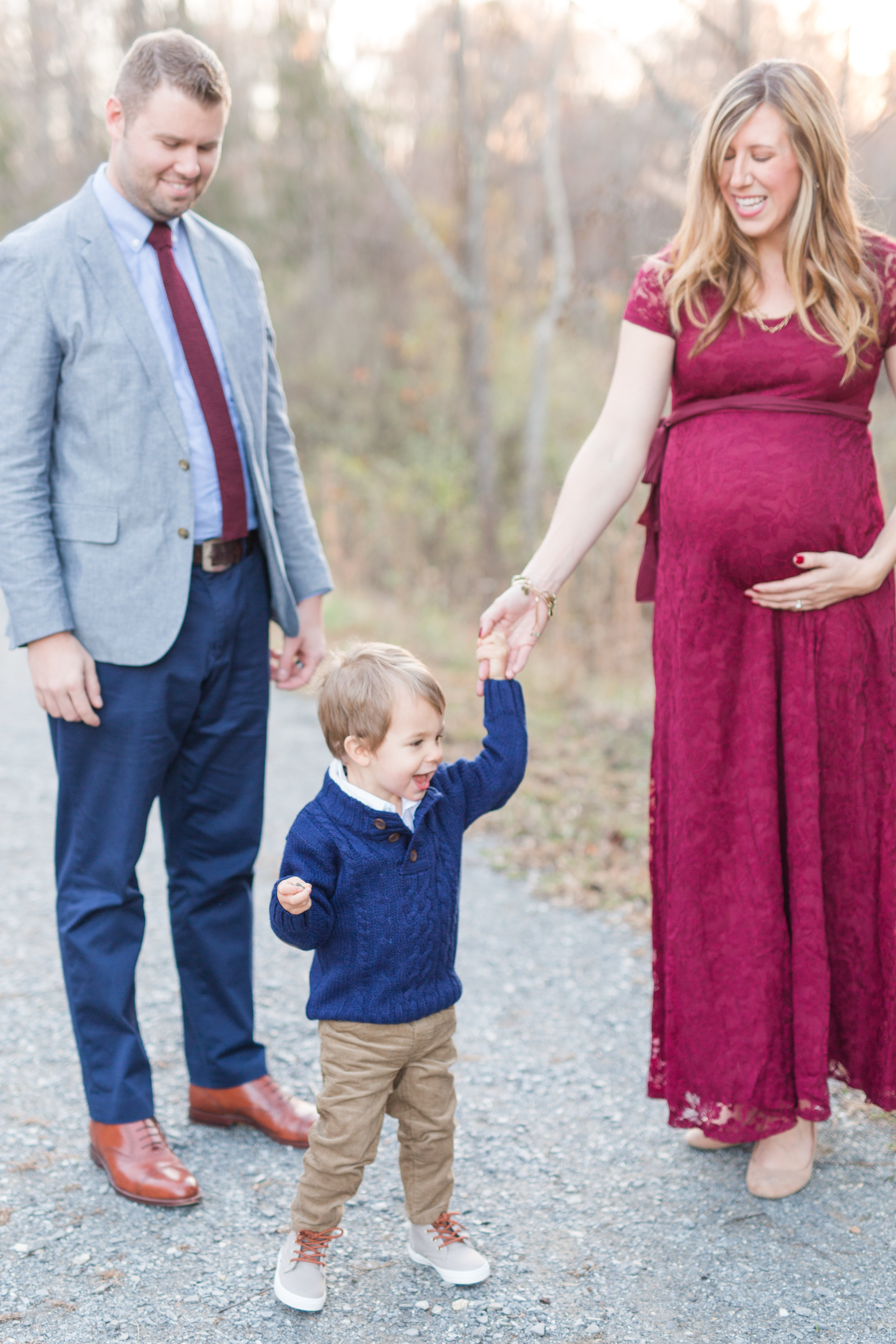 Lynchburg, Virginia Family and Maternity Photographer || Fall Maternity Session || Lynchburg and Charlottesville Wedding and Portrait Photographer || www.ashleyeiban.com